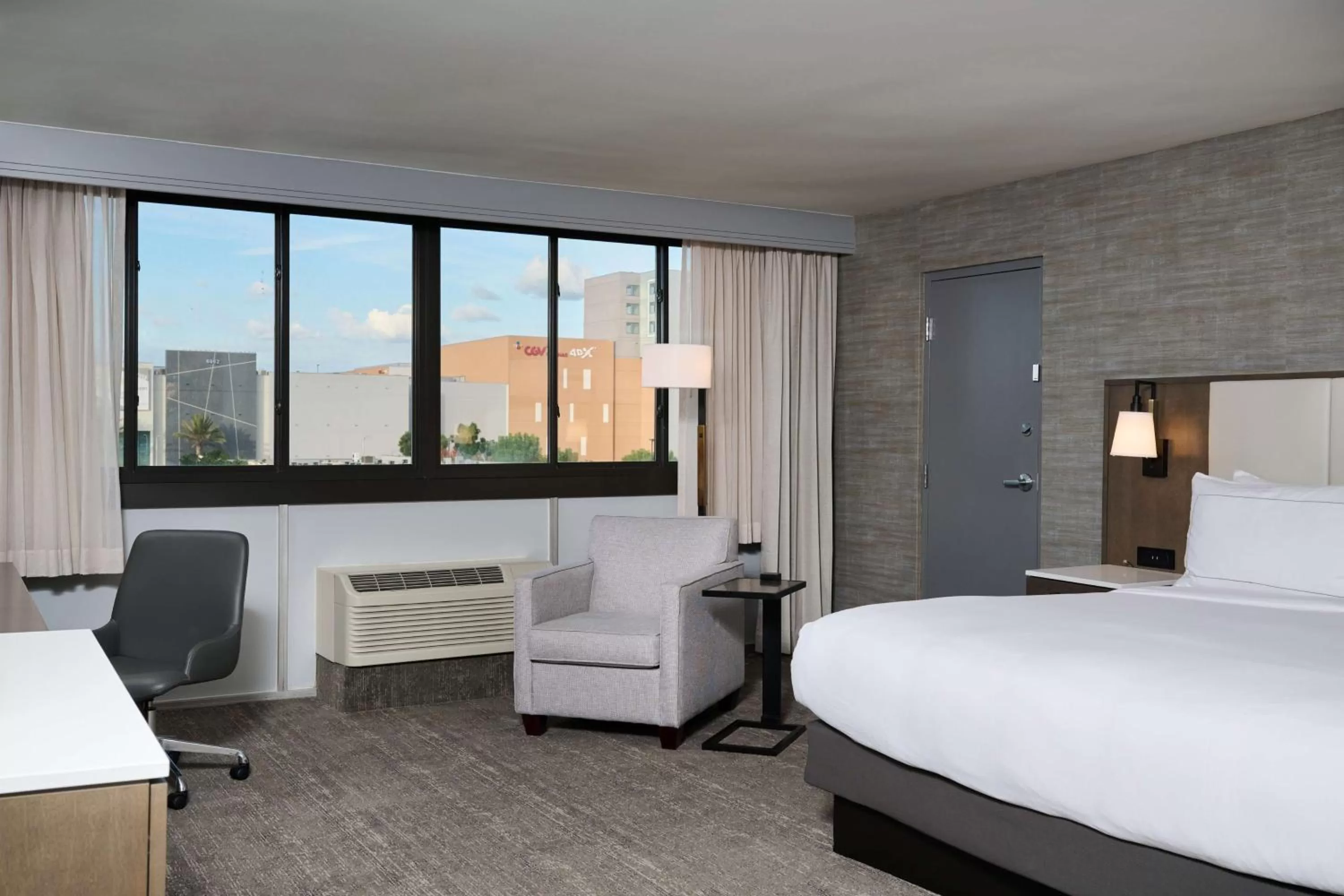 Bed in Doubletree by Hilton Buena Park