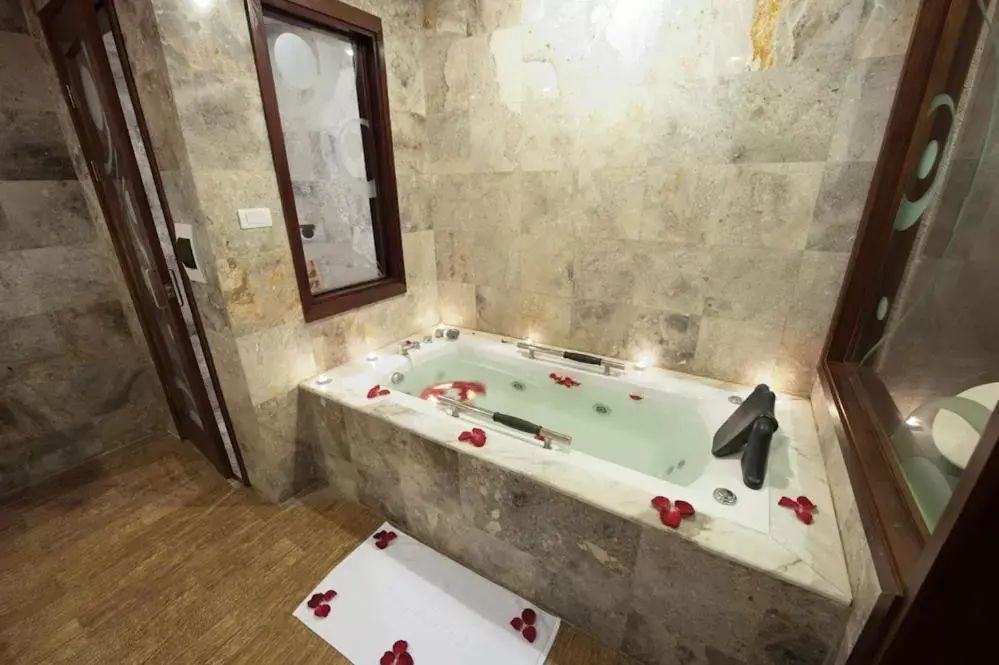 Spa and wellness centre/facilities, Bathroom in Muong Thanh Grand Xa La Hotel