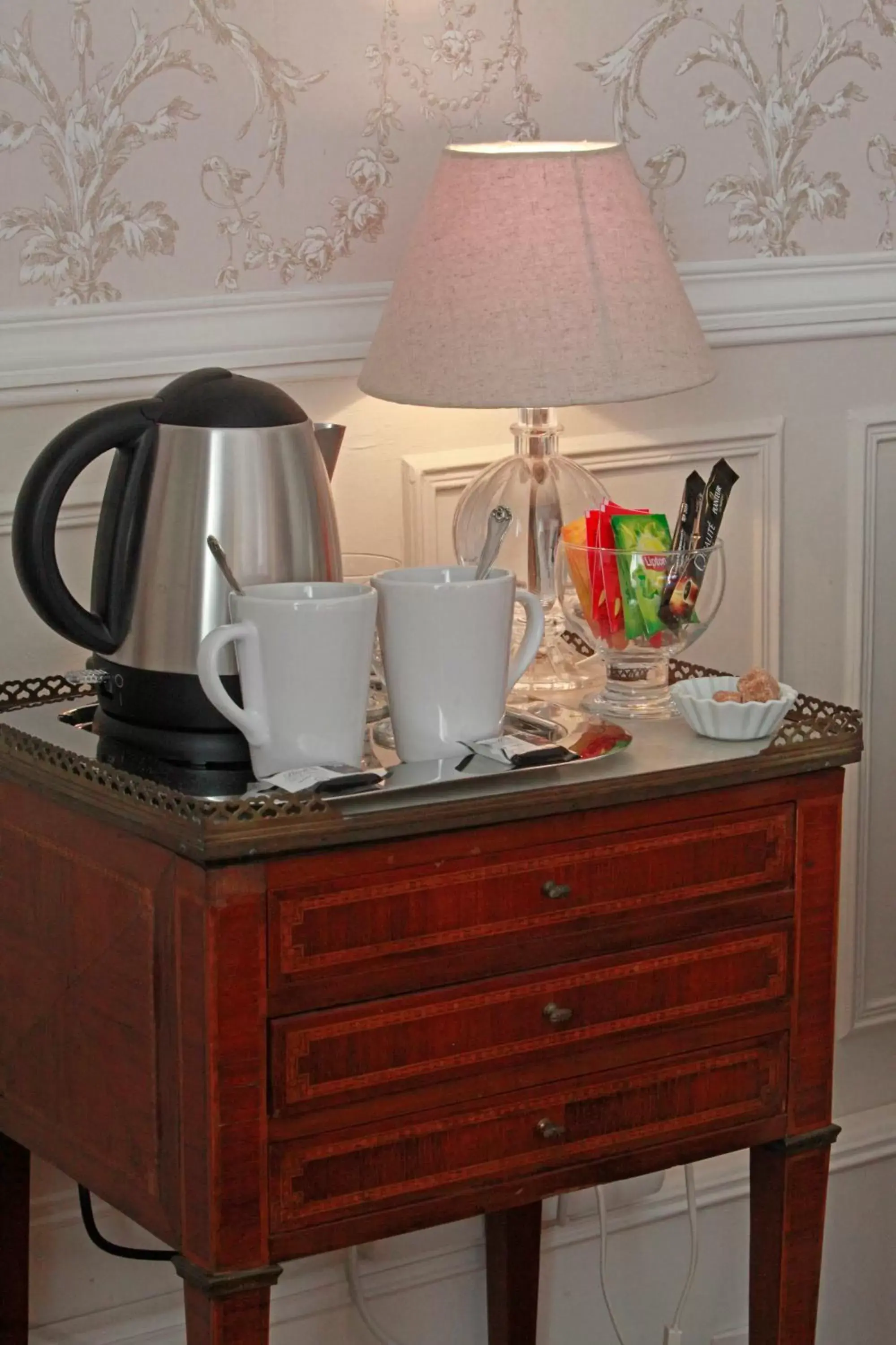 Coffee/tea facilities in Les Chambres de Mathilde