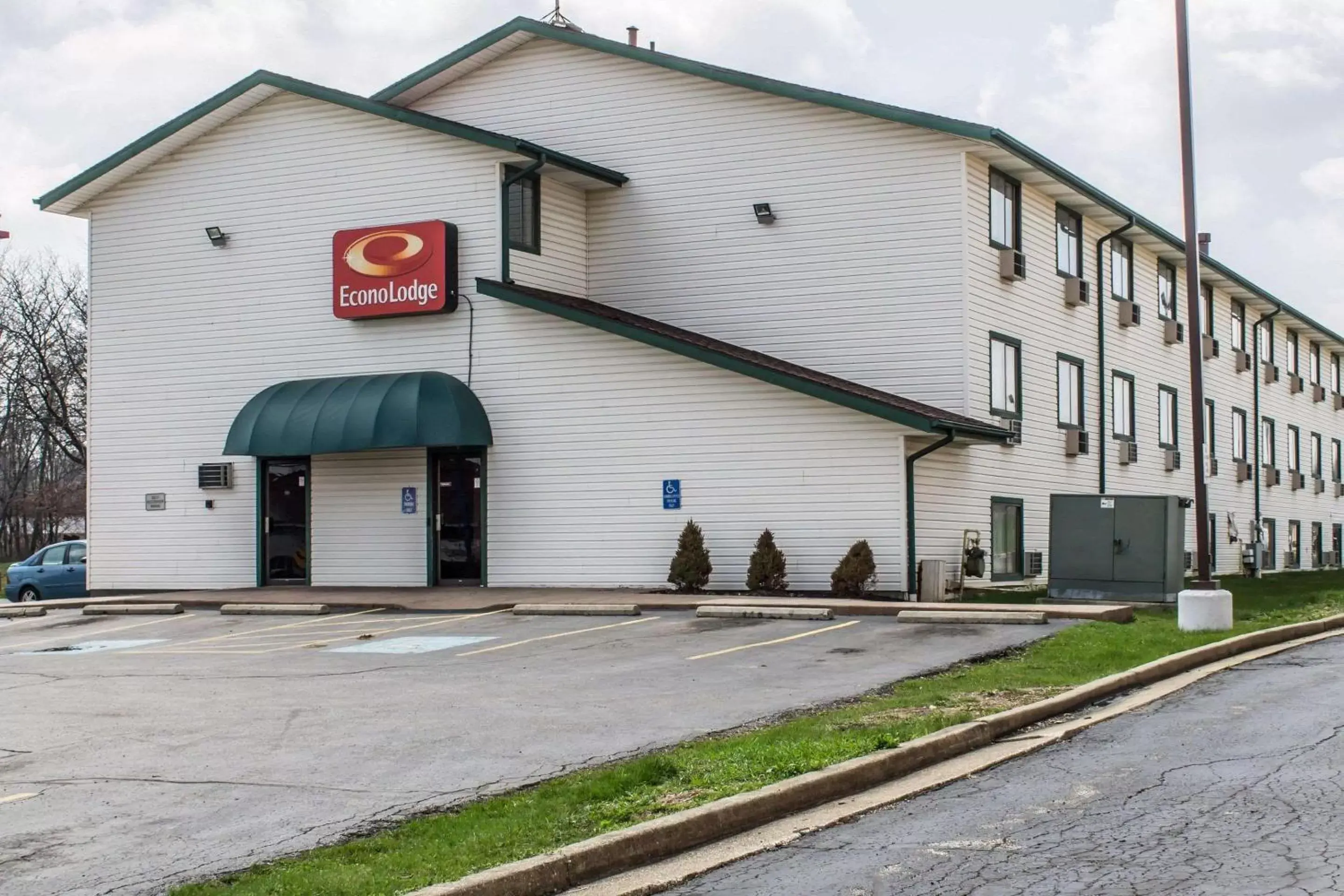 Property Building in Econo Lodge Akron