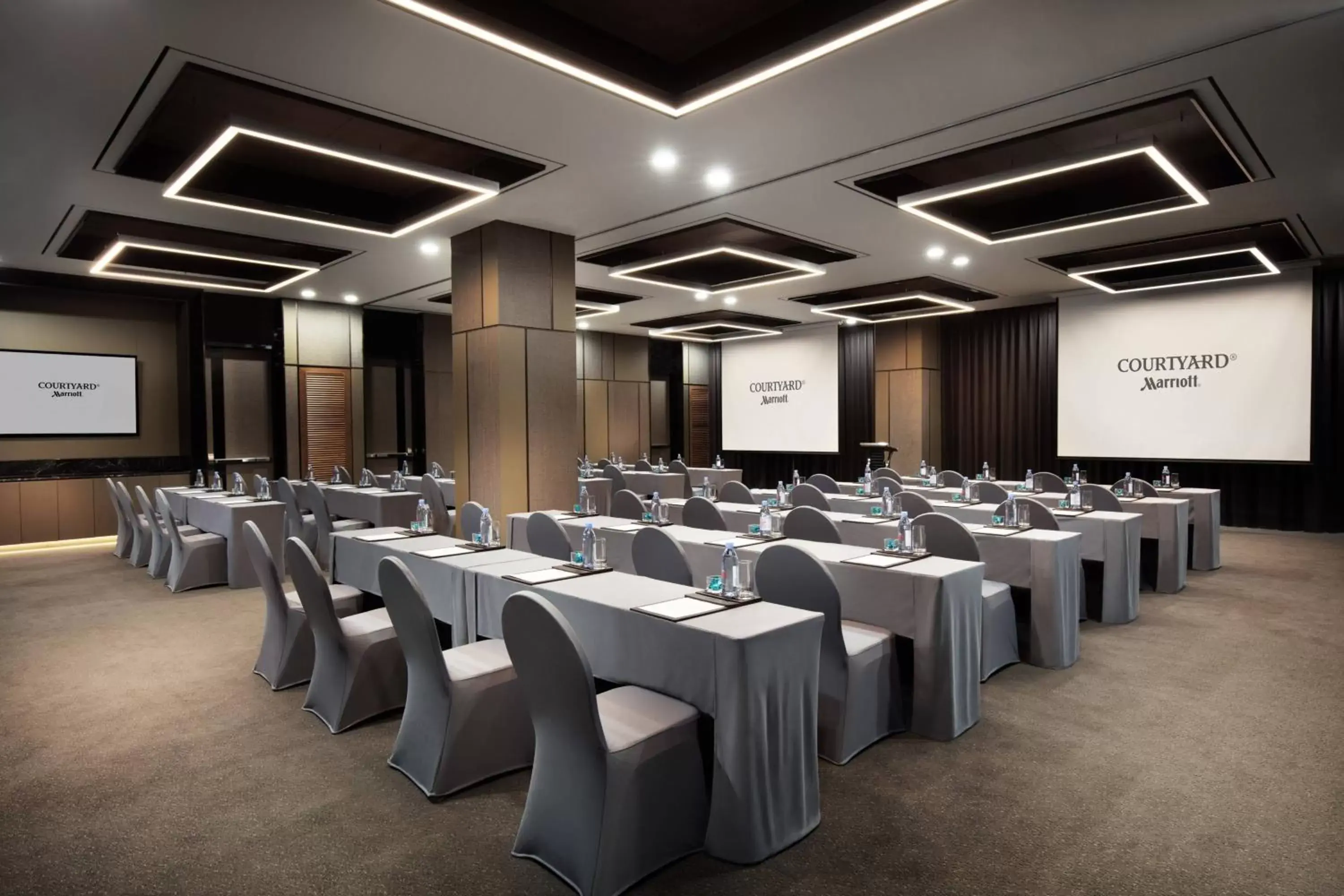 Meeting/conference room in Courtyard by Marriott Seoul Namdaemun