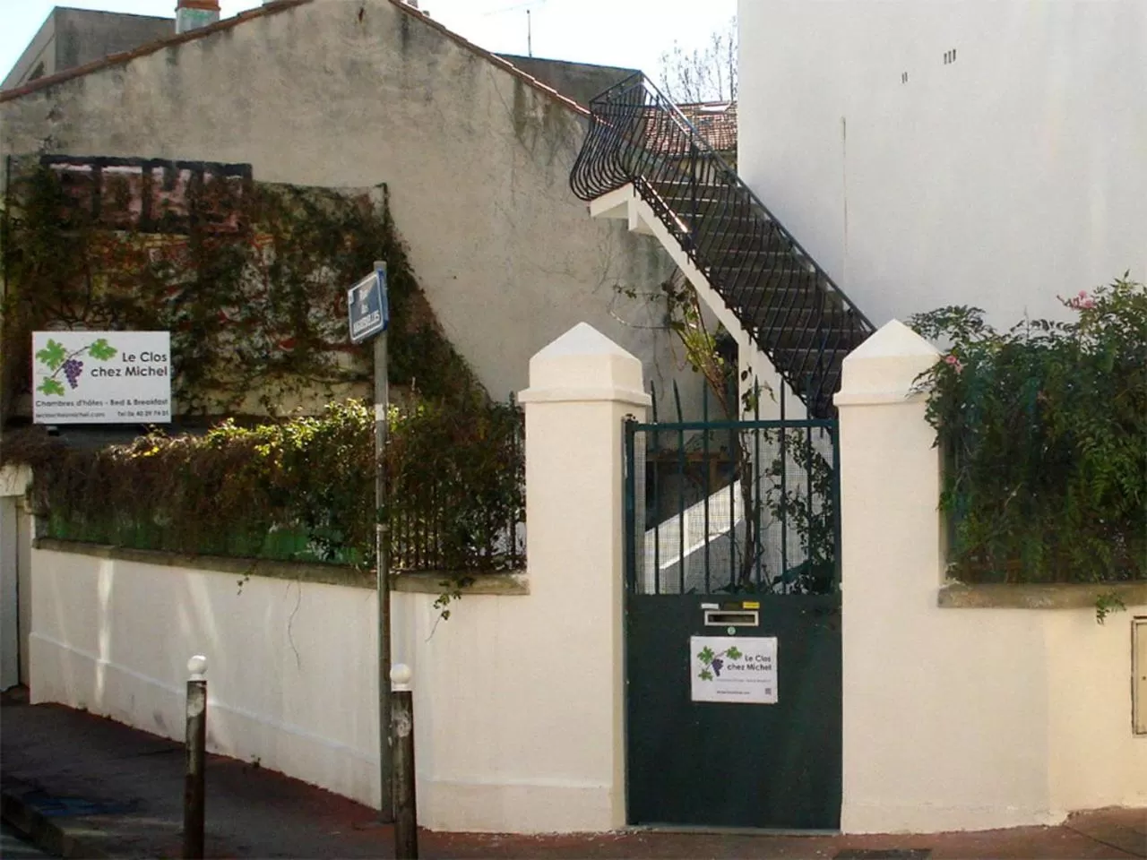 Facade/entrance in Le Clos Chez Michel