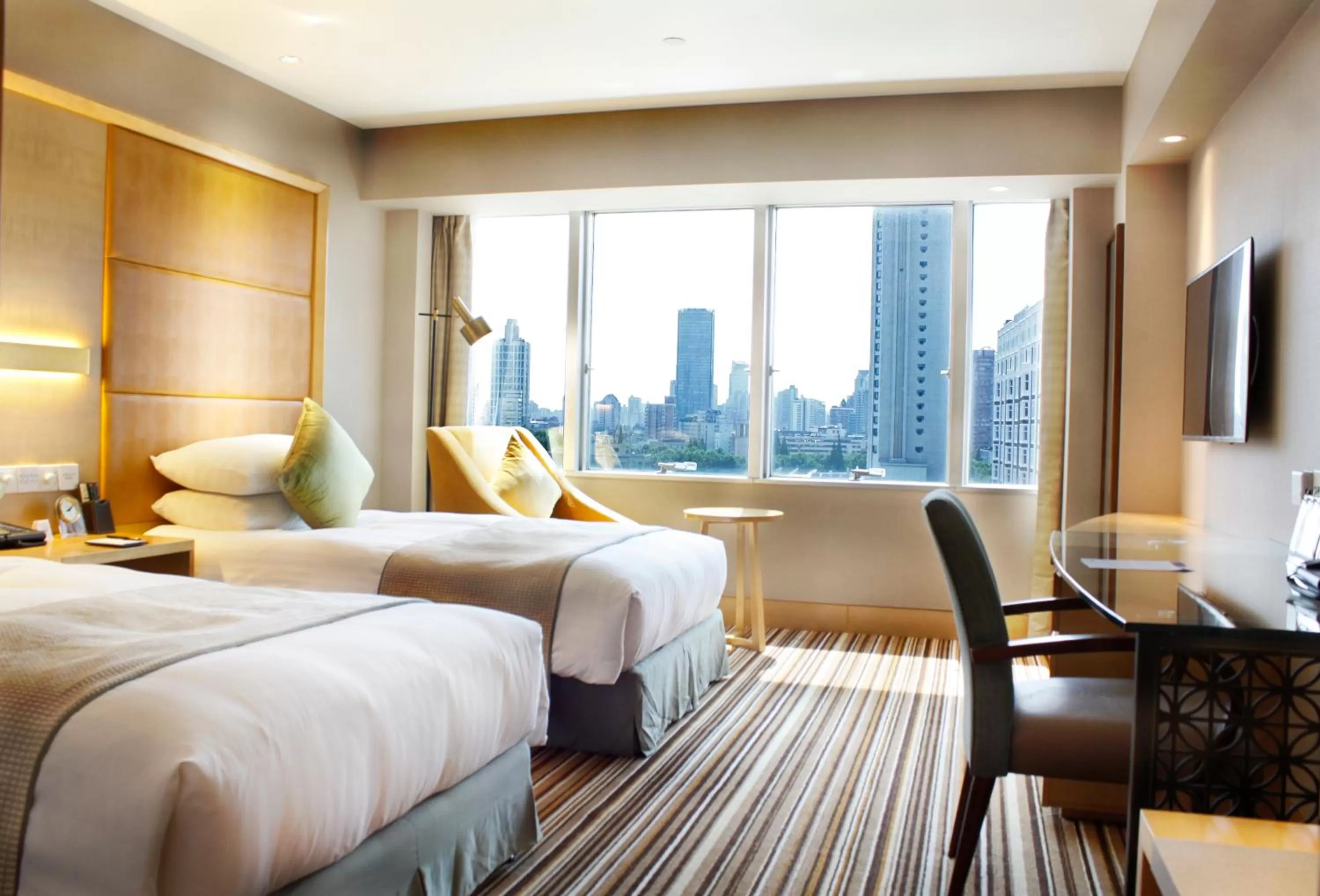 Bedroom, Bed in Jin Jiang Tower