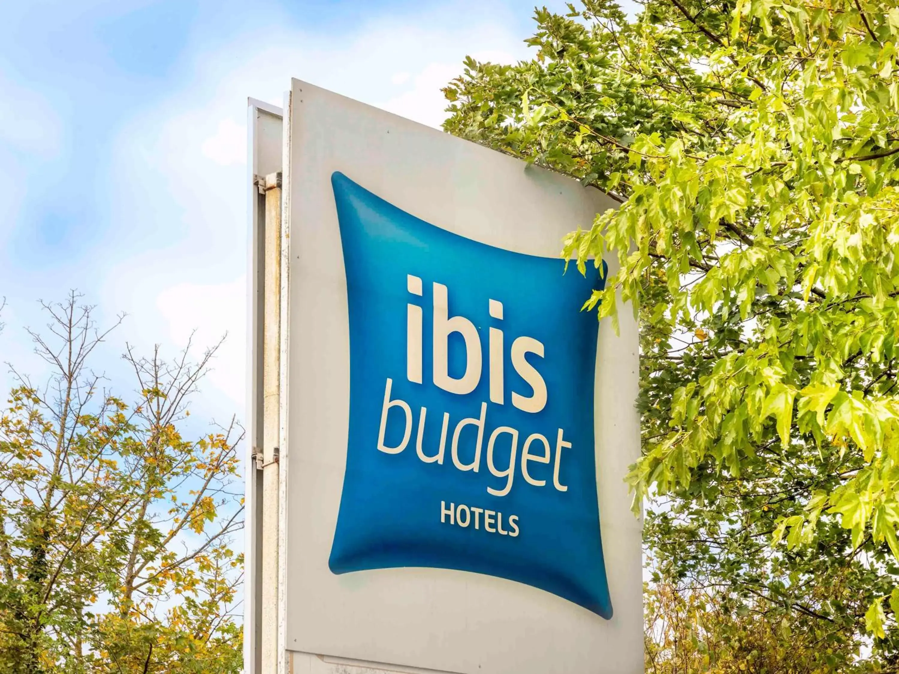 Property building, Property Logo/Sign in Ibis Budget Lyon Est Saint Quentin Fallavier