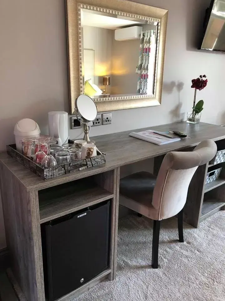 Coffee/tea facilities, Dining Area in Grange Farm Park