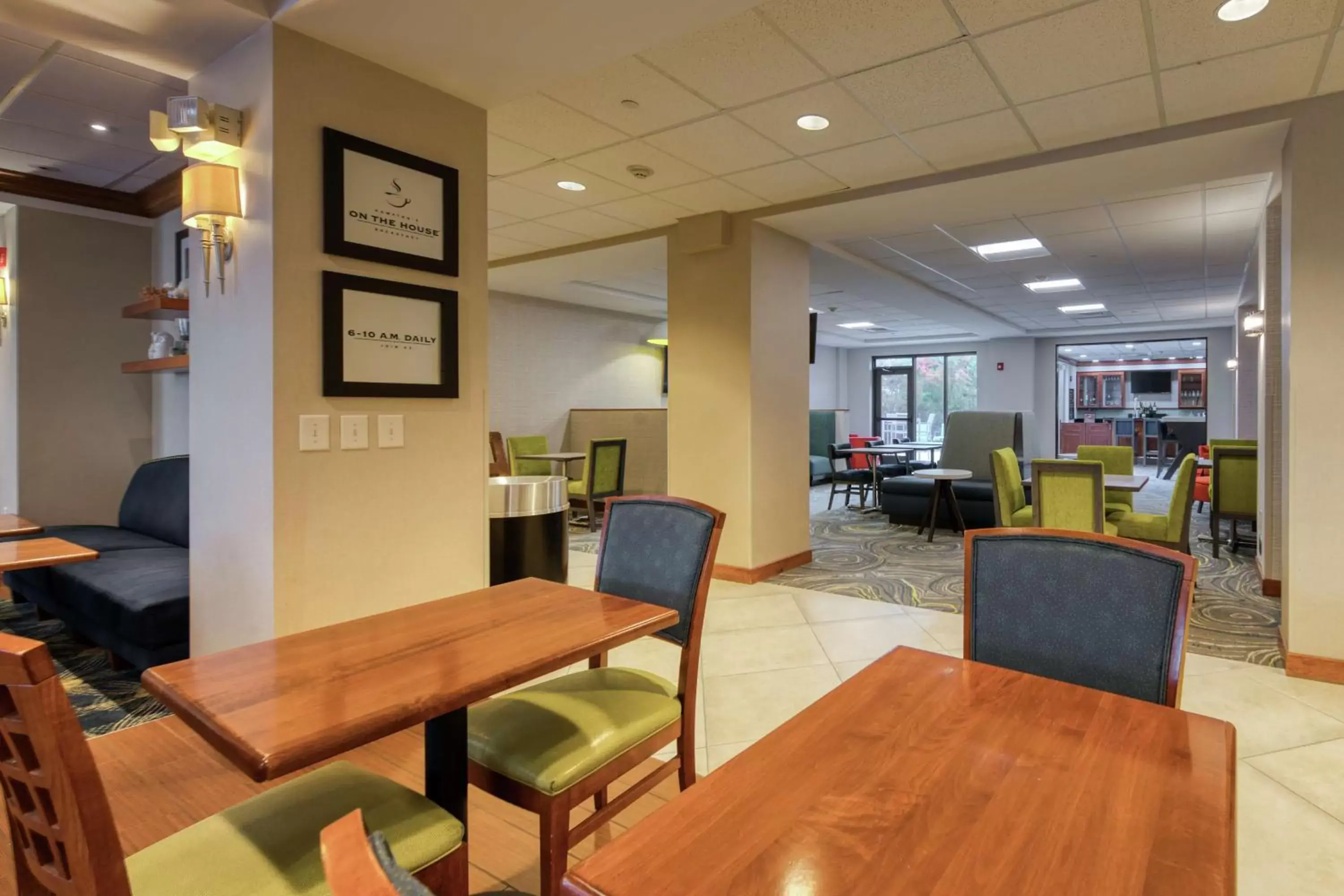 Lobby or reception, Restaurant/Places to Eat in Hampton Inn Wilmington University Area