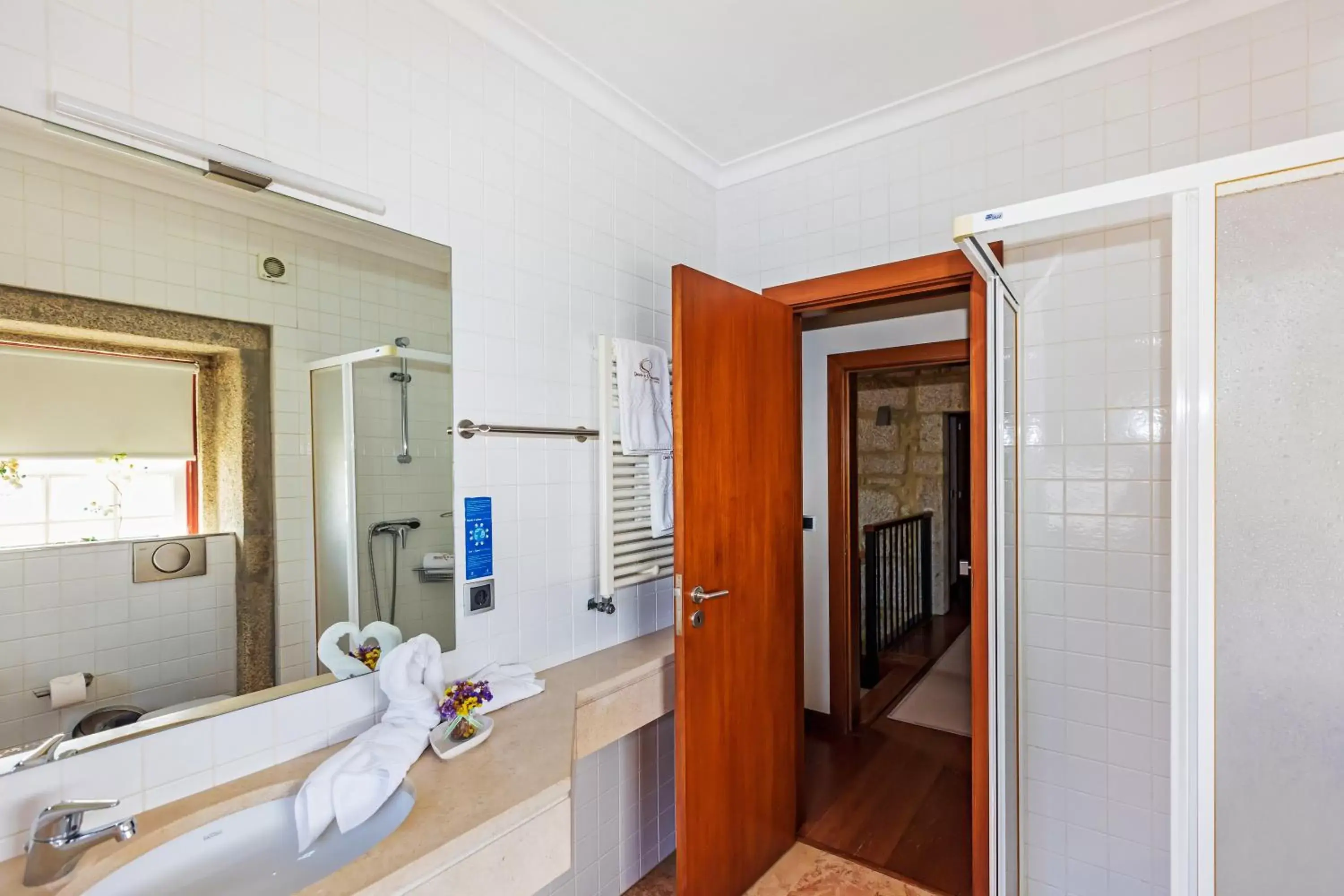 Shower, Bathroom in Hotel Rural Quinta de Sao Sebastiao