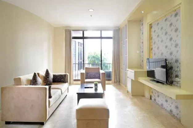 Living room, Seating Area in Midtown Residence Simatupang Jakarta