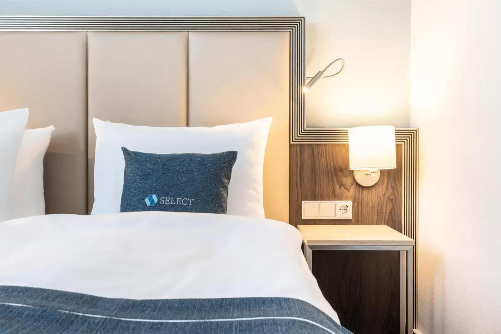 Bedroom, Bed in Select Hotel Handelshof Essen