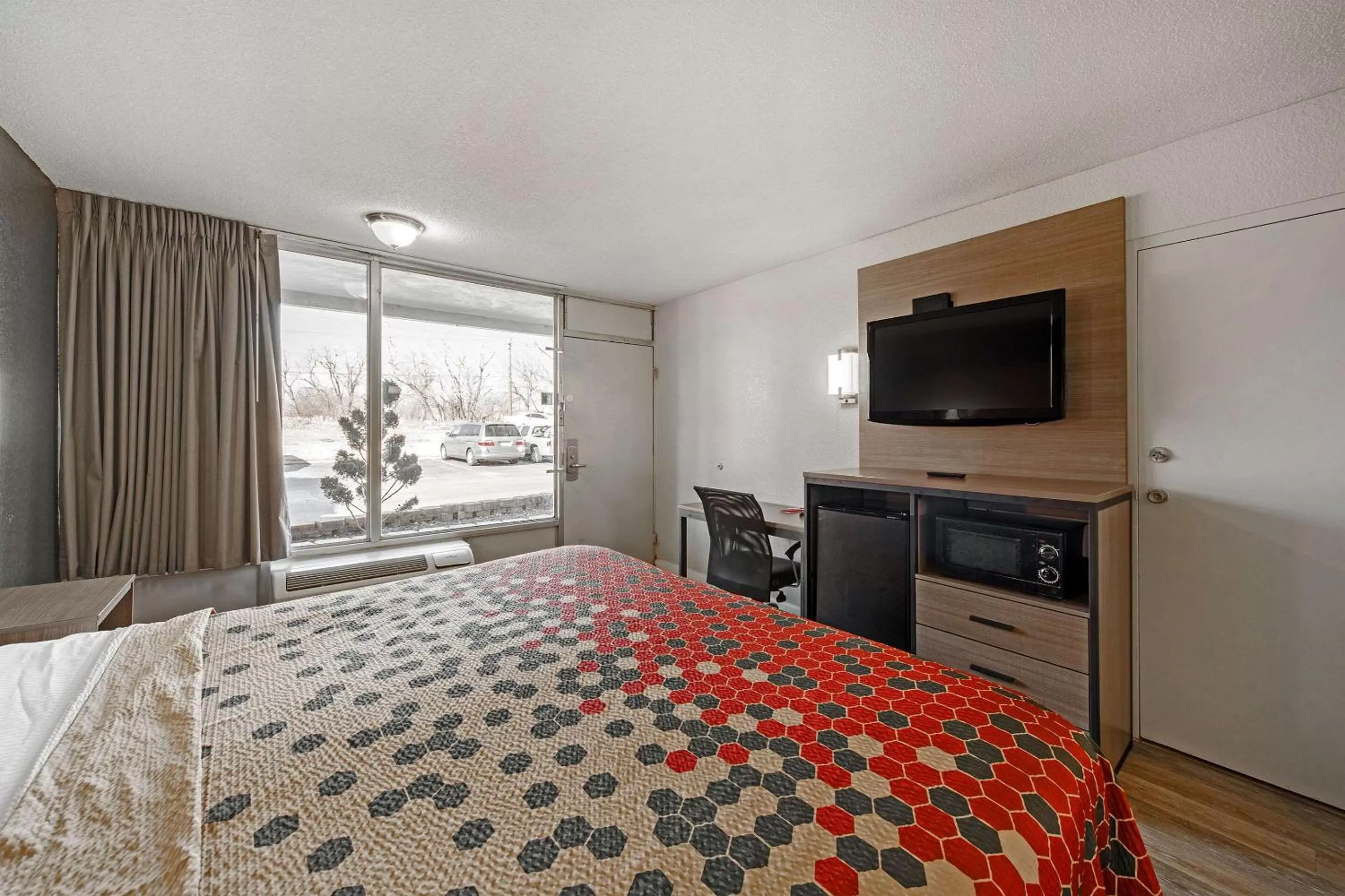 Bedroom, Bed in Econo Lodge Inn & Suites Near Bricktown