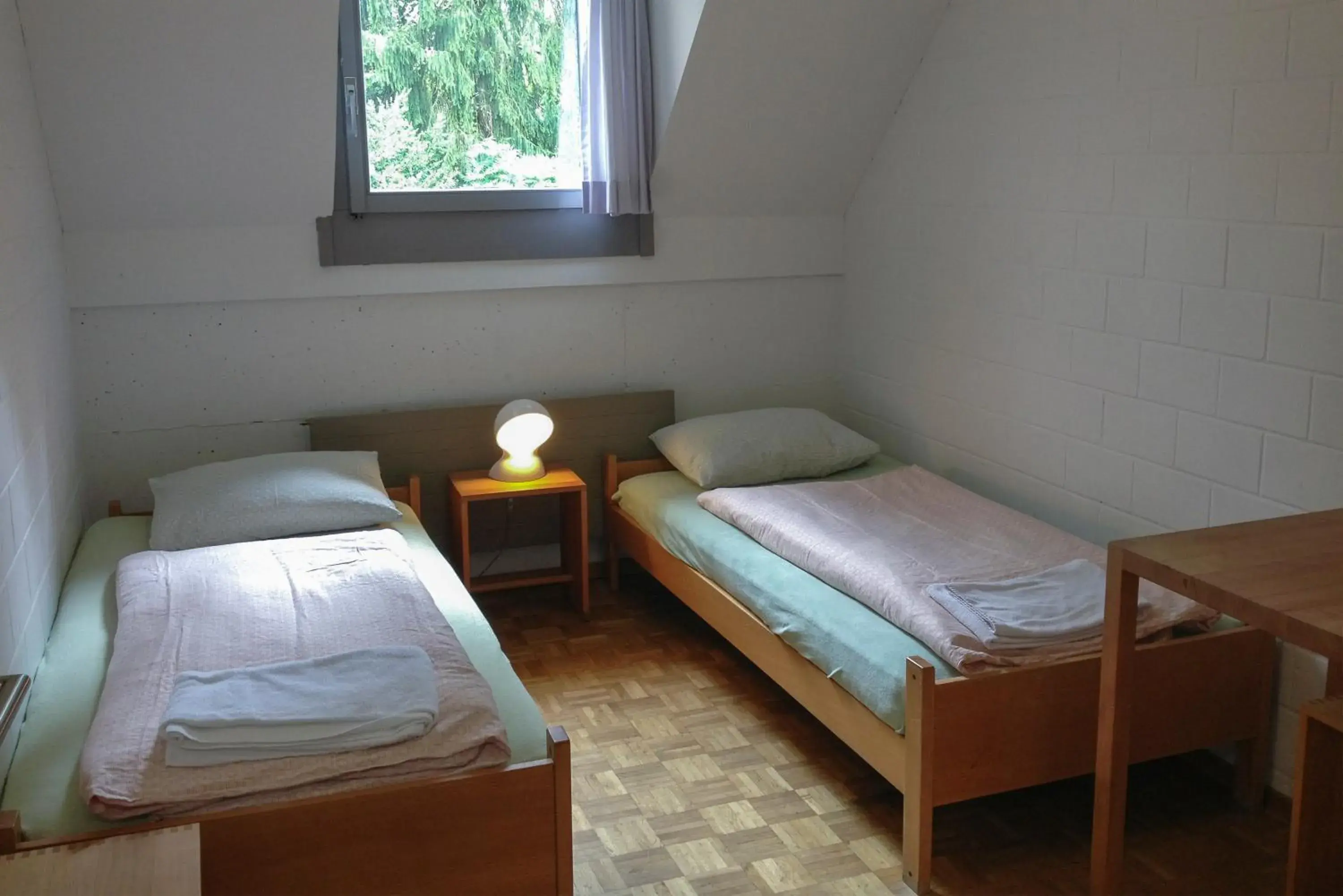 Photo of the whole room, Bed in Luzern Youth Hostel