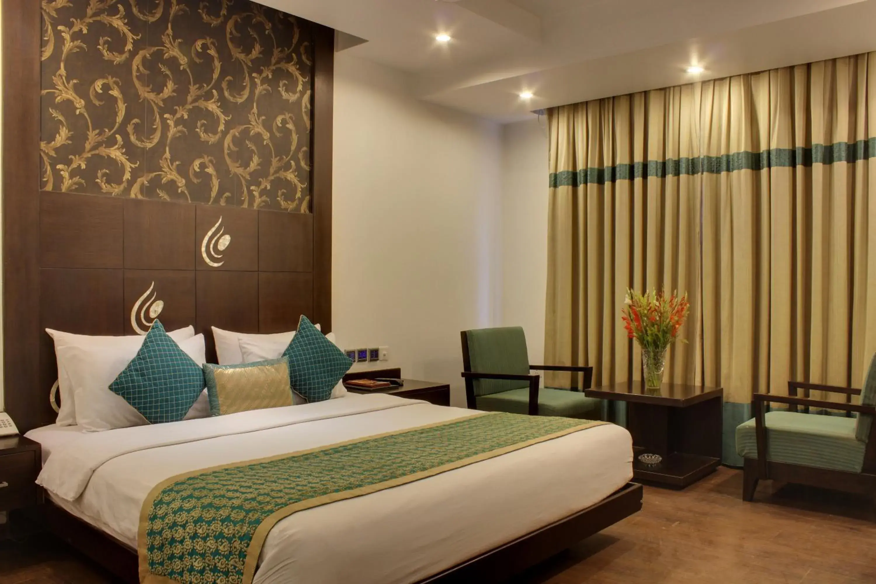 Photo of the whole room, Bed in Hotel GODWIN DELUXE - New Delhi Railway Station - Paharganj