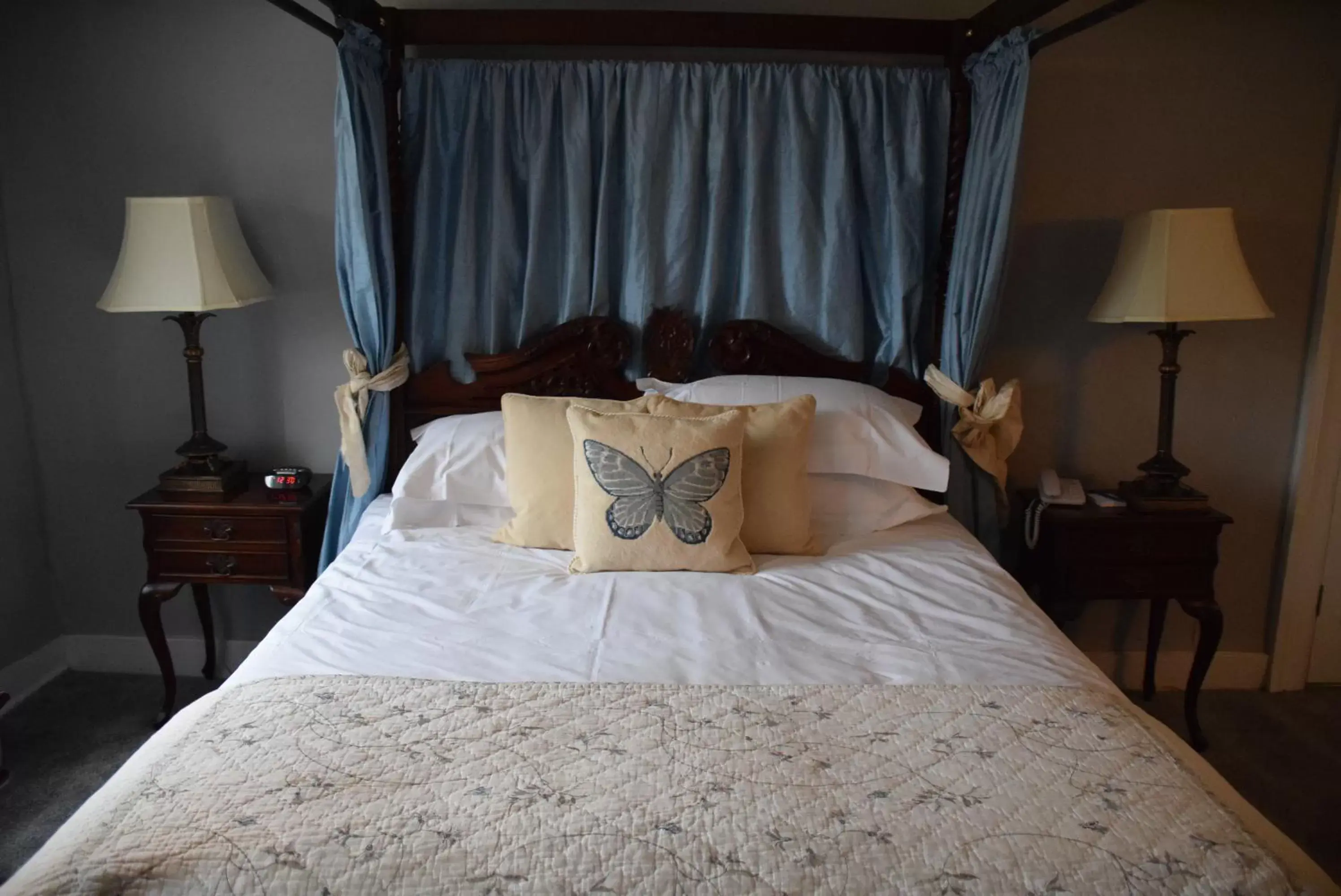 Bed in Guyers House Hotel and Restaurant