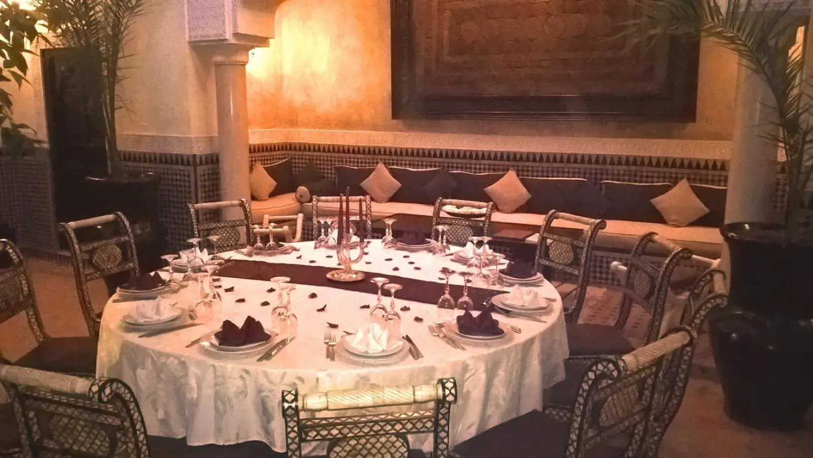 Family, Restaurant/Places to Eat in Riad ILayka