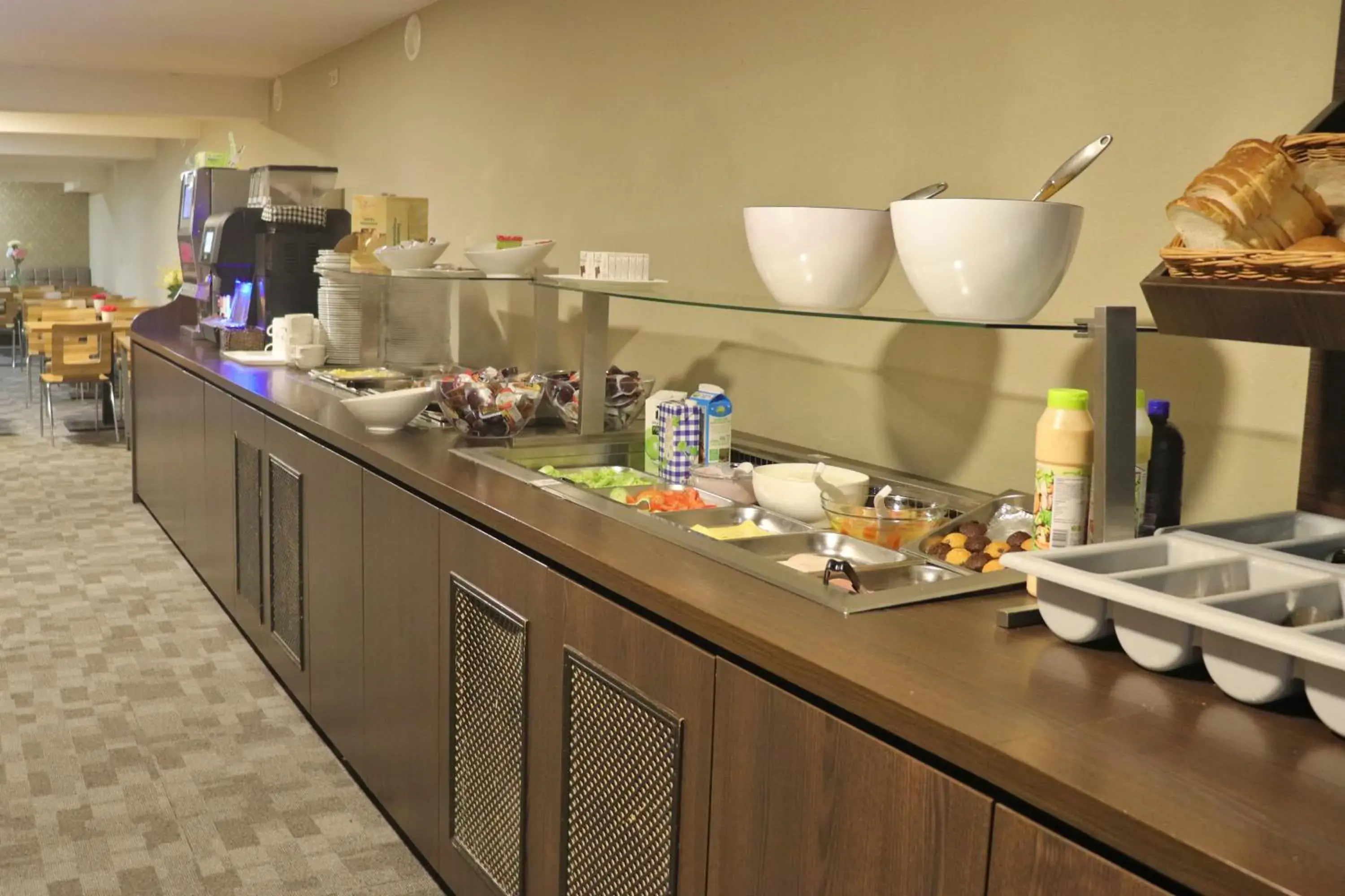 Breakfast, Kitchen/Kitchenette in XO Hotels Infinity
