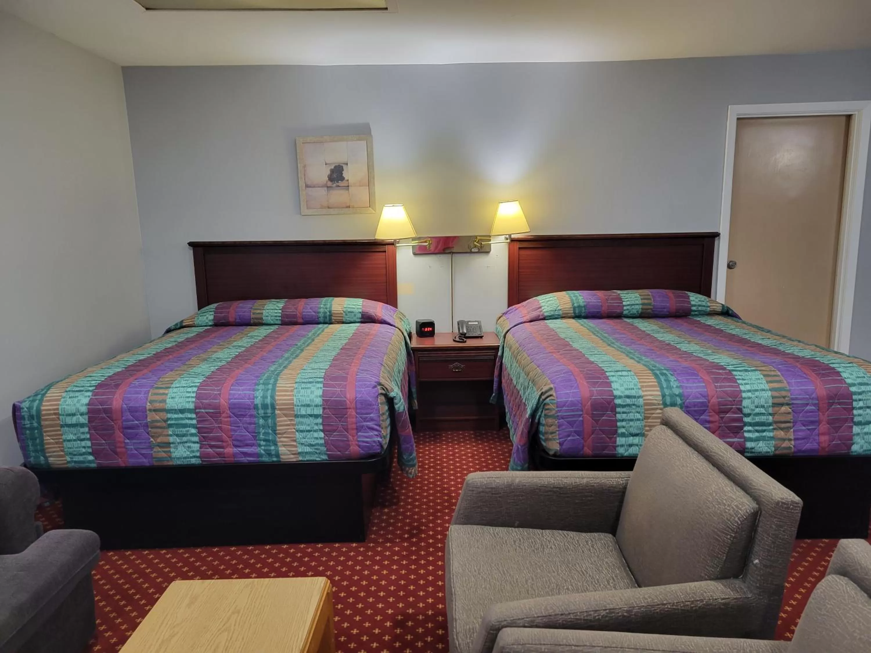 Bed in Knights Inn Cobourg