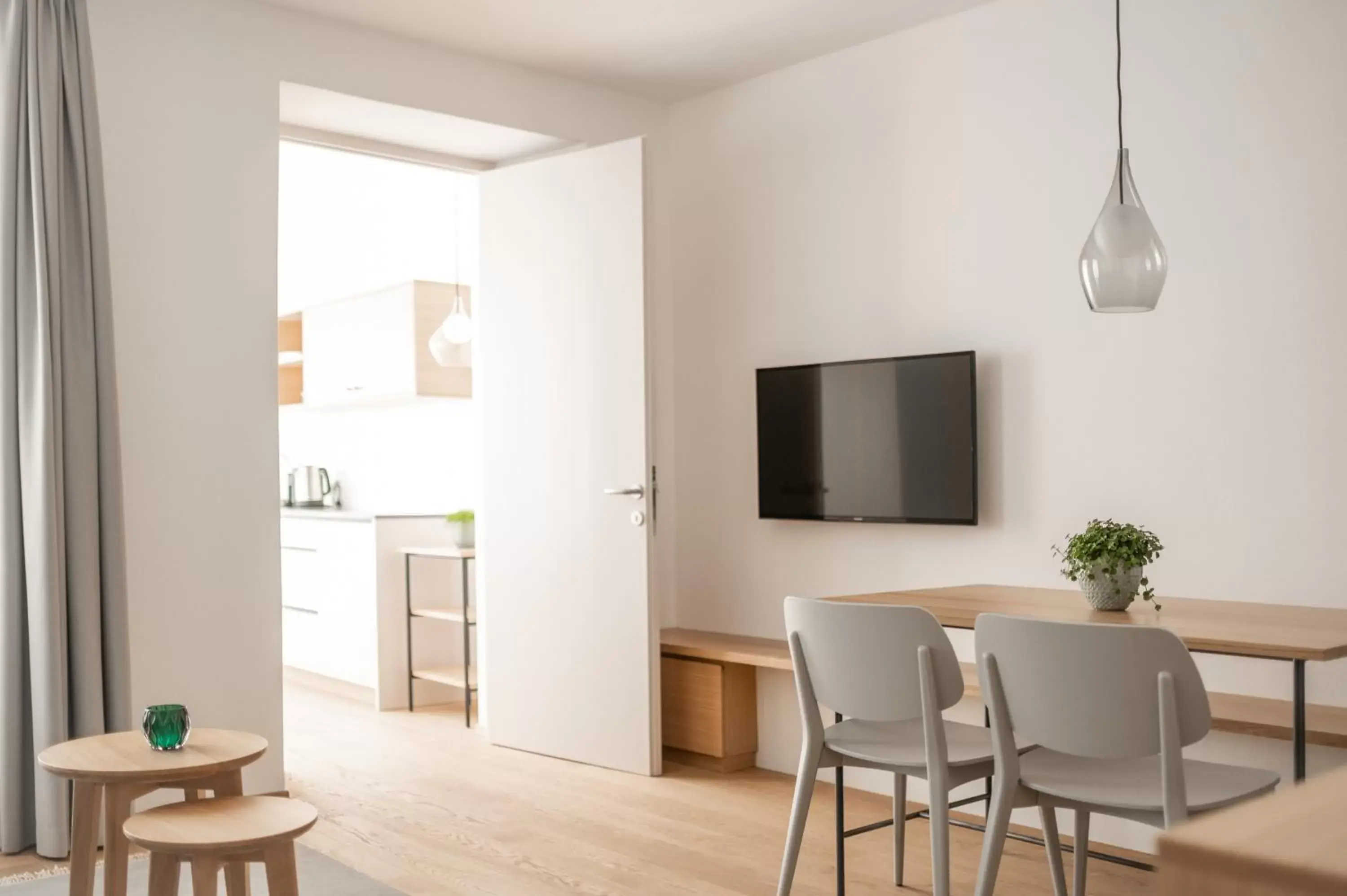 Living room, TV/Entertainment Center in Kuntino Suites