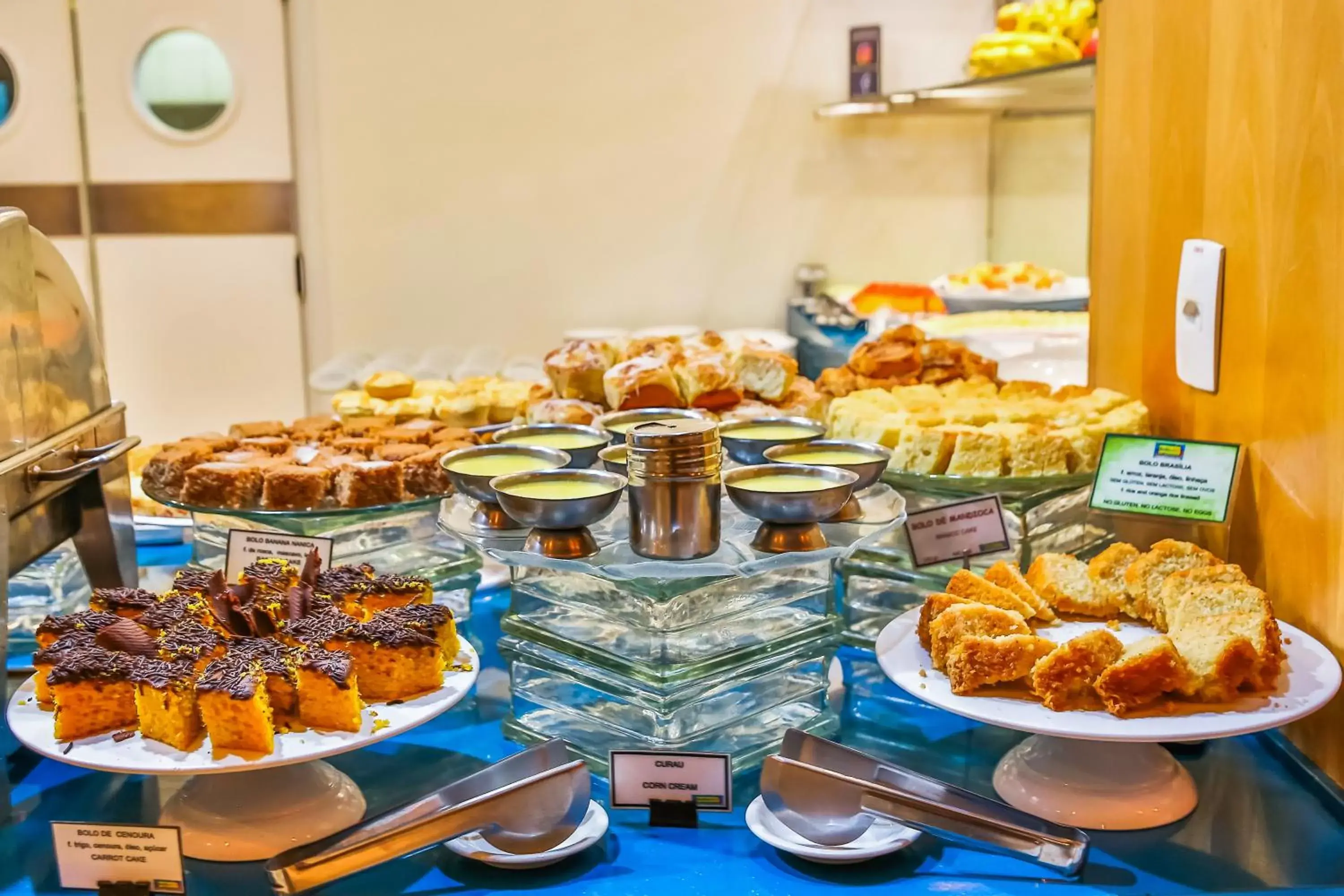 Buffet breakfast in Comfort Suites Brasília