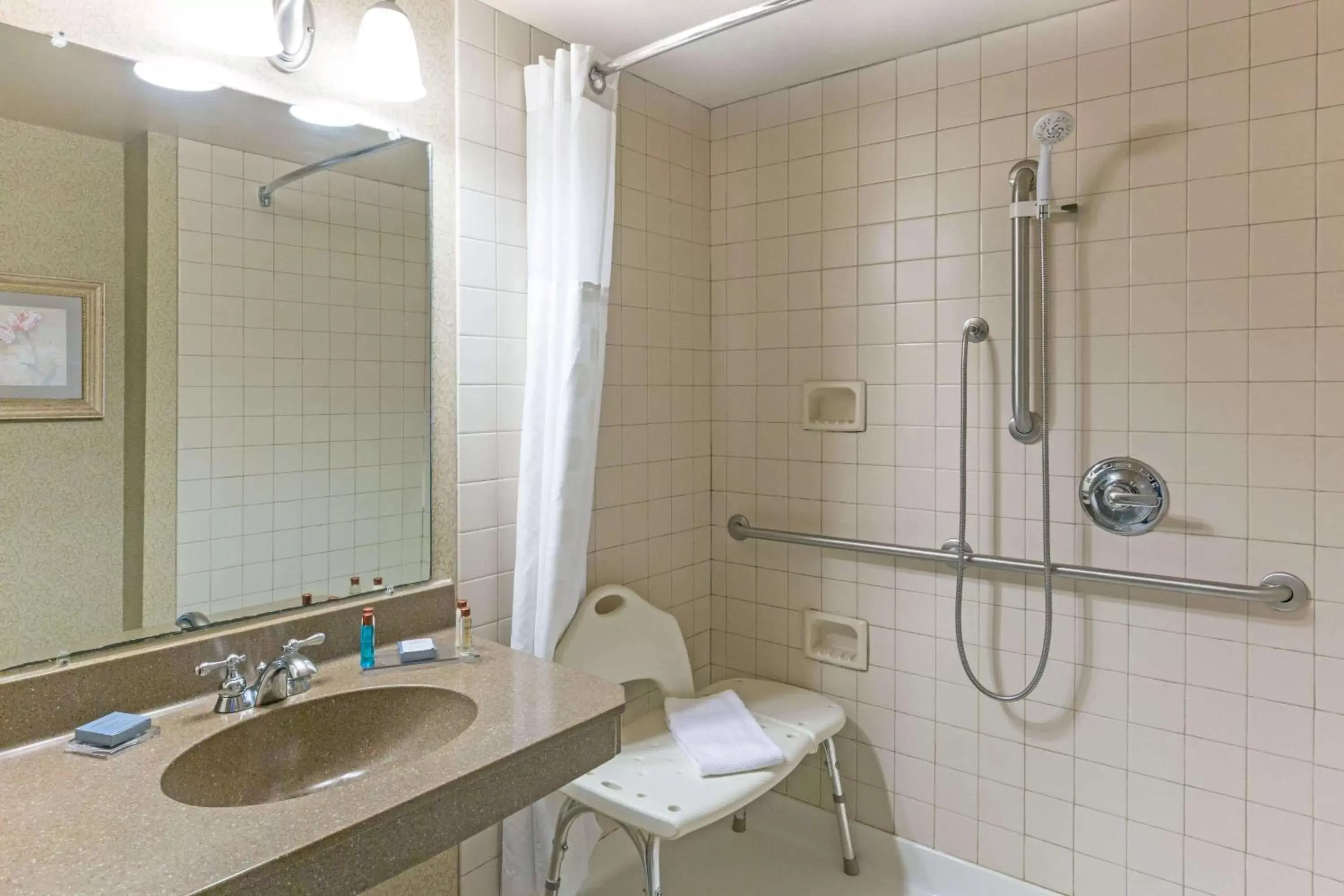Shower, Bathroom in Wingate by Wyndham Tupelo