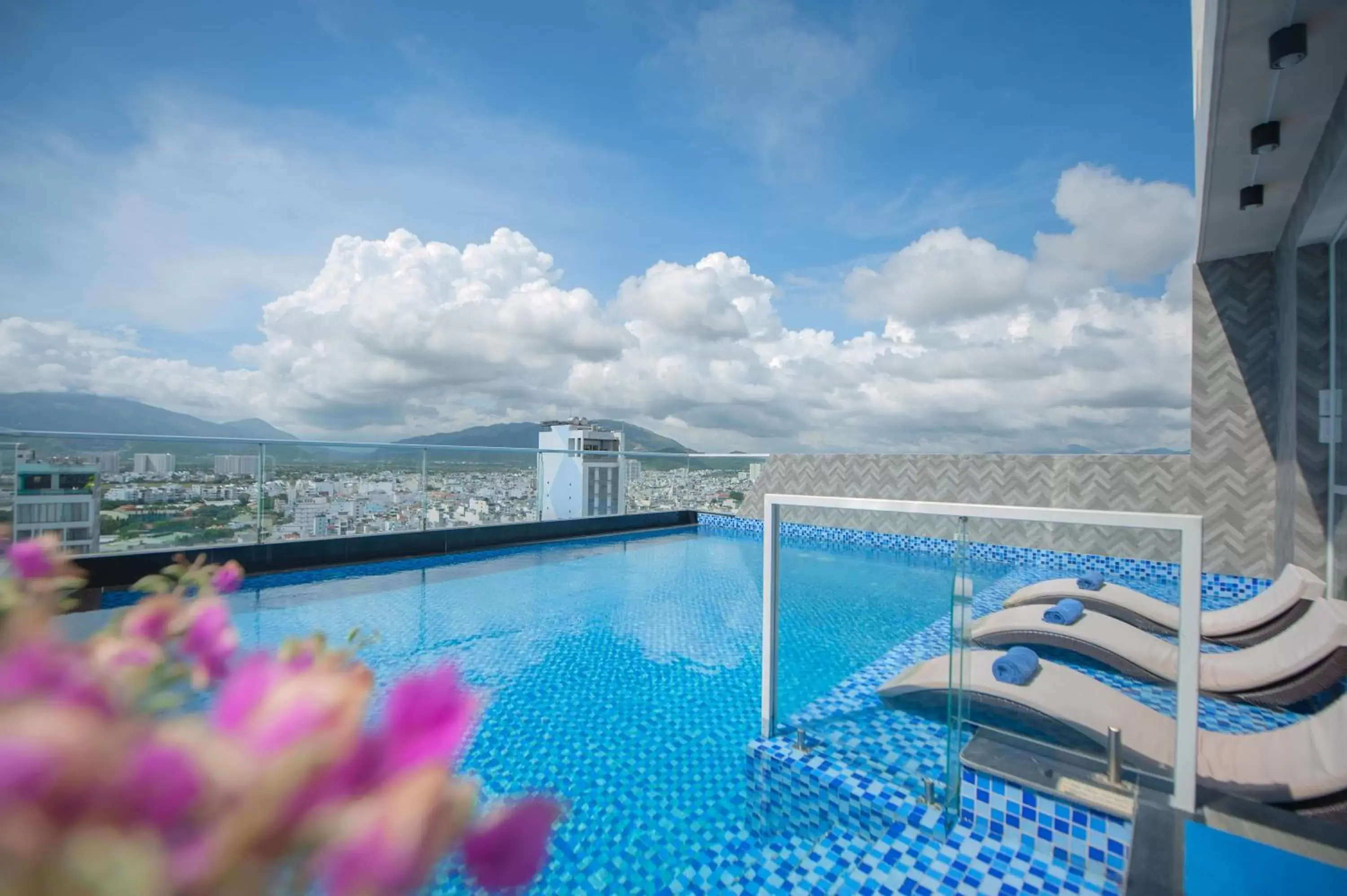 Day, Swimming Pool in Le's Cham Hotel