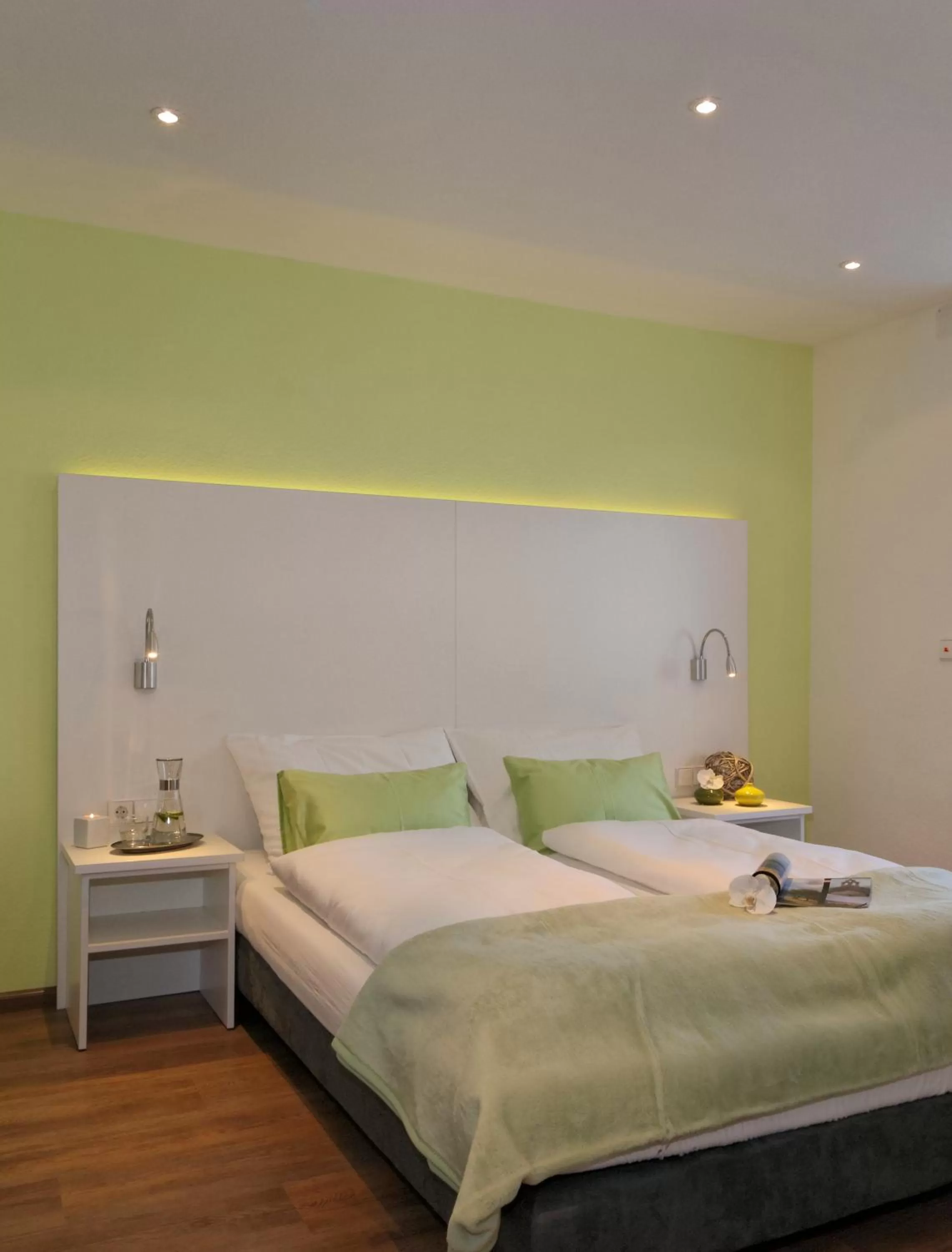 Photo of the whole room, Bed in Schlotzeria Hotel I Café I Eis