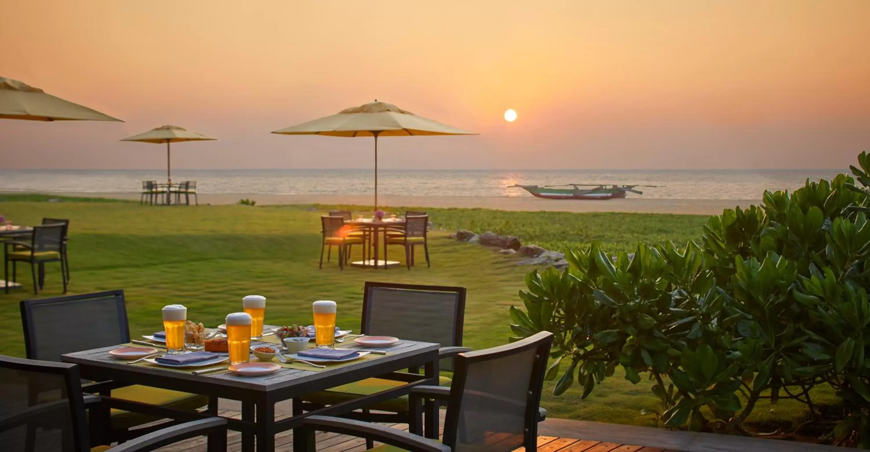 Lounge or bar, Restaurant/Places to Eat in Heritance Negombo