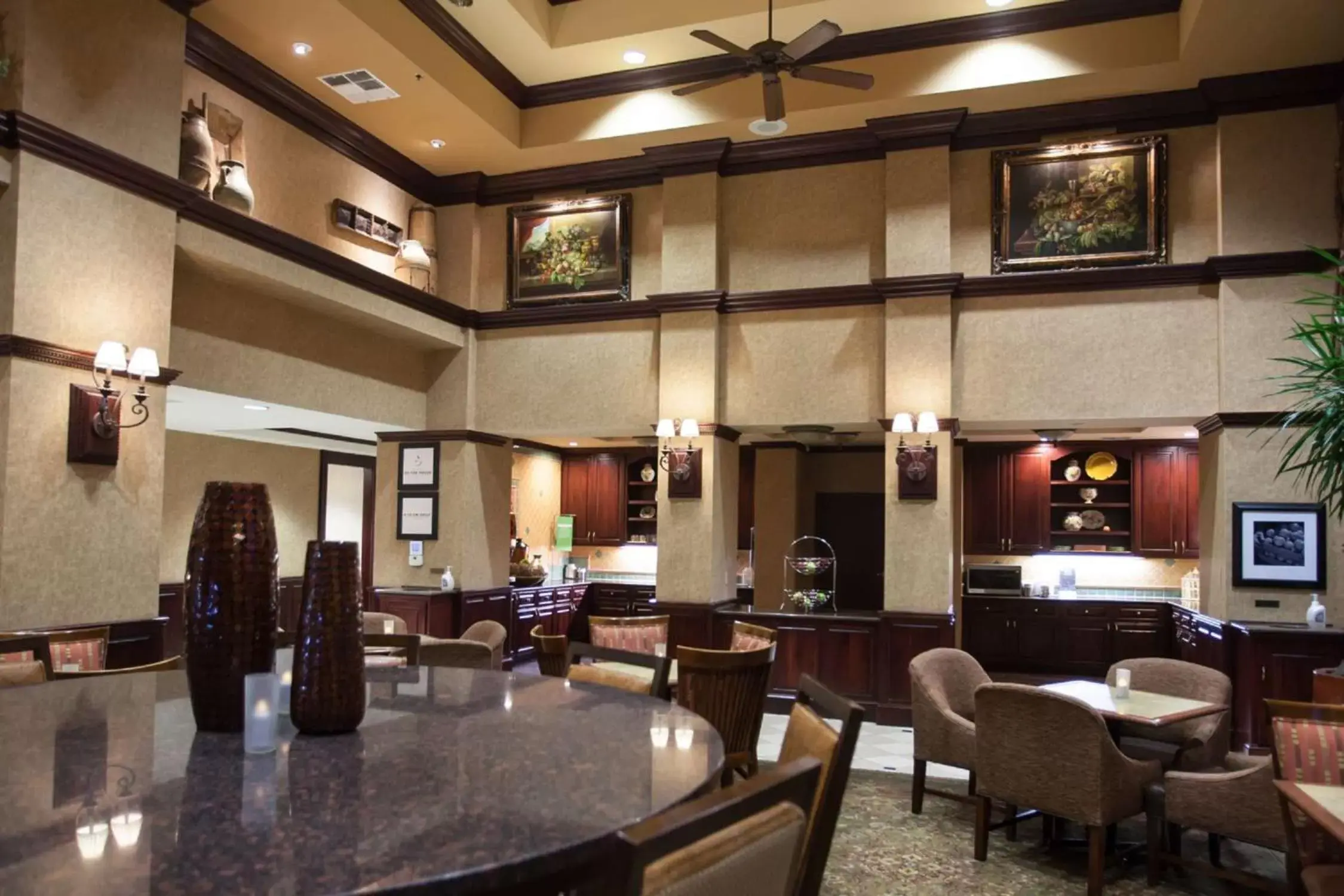 Dining area in Hampton Inn & Suites Stillwater