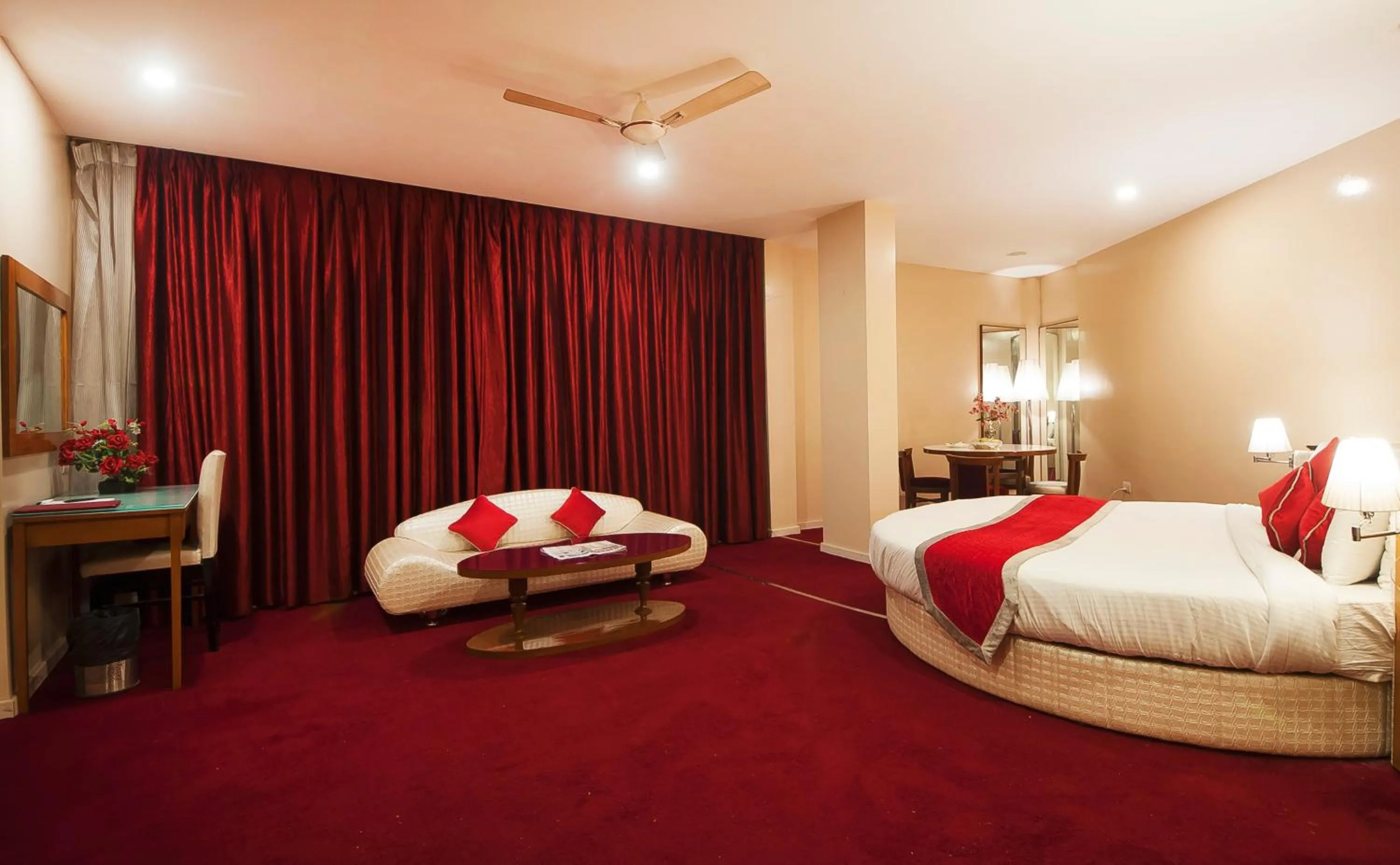 Seating area, Bed in Airport Hotel Ramhan Palace Mahipalpur