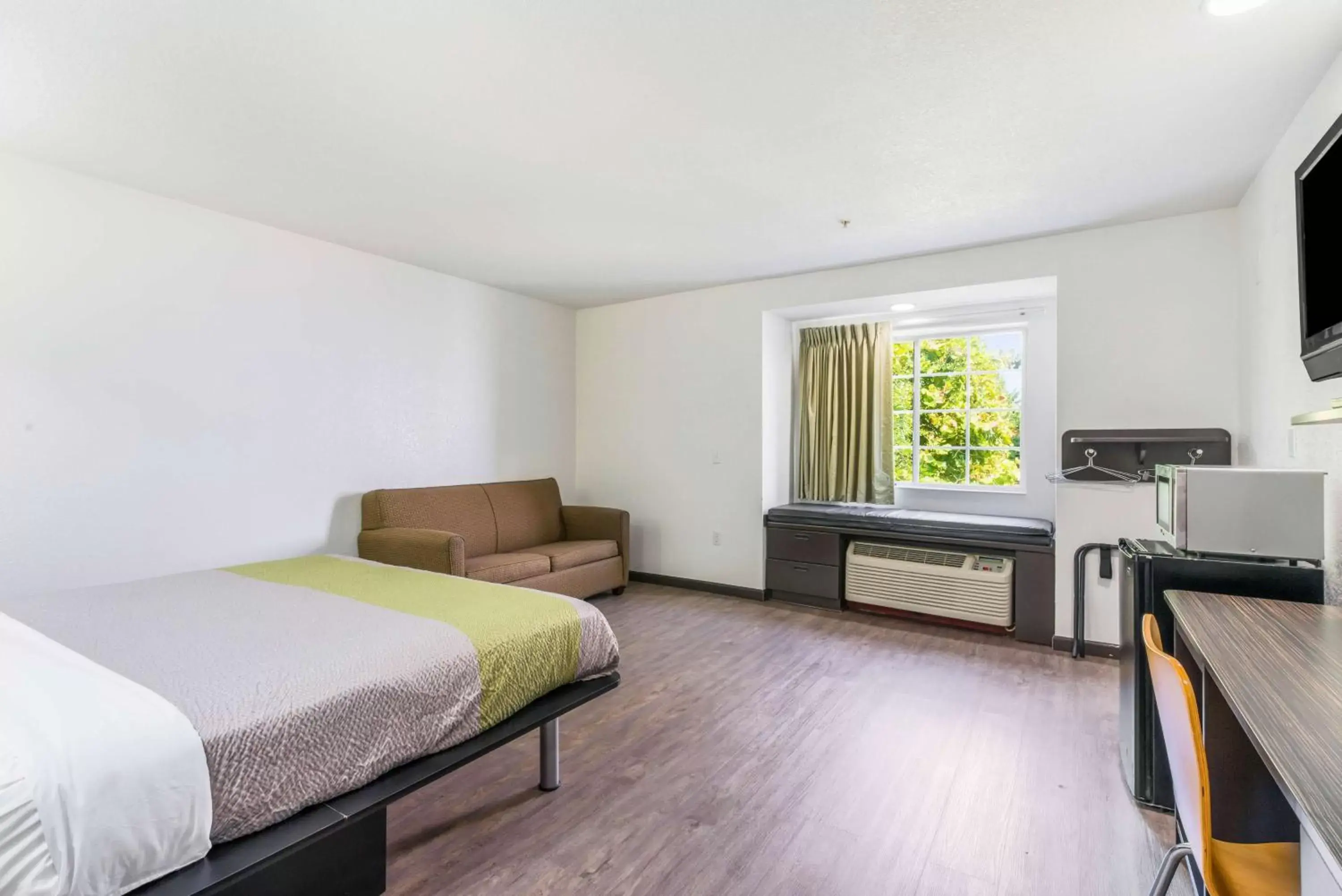 Bedroom, Bed in Motel 6-Gastonia Charlotte I-85 Bedroom, Bed in Motel 6-Gastonia Charlotte I-85