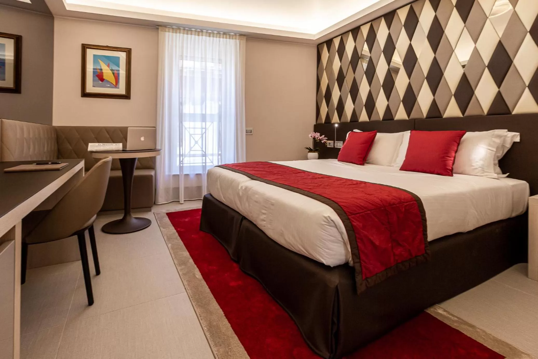 Bed in Harry's Bar Trevi Hotel & Restaurant