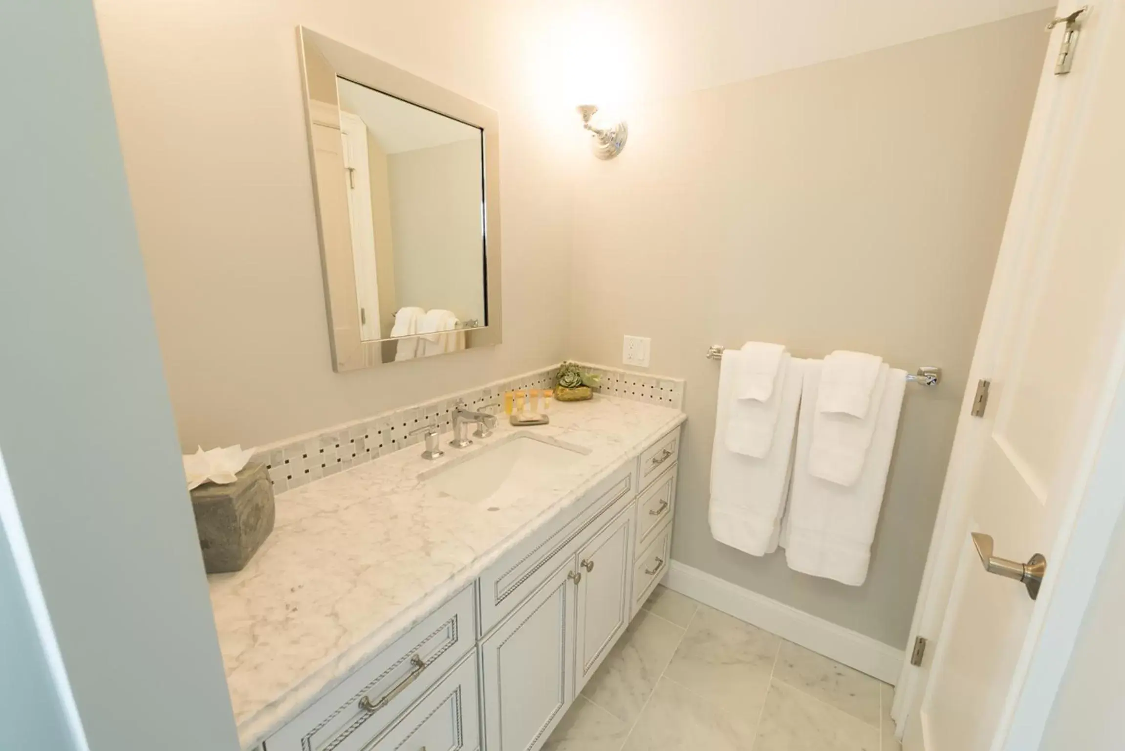 Bathroom in The East Island Reserve Hotel