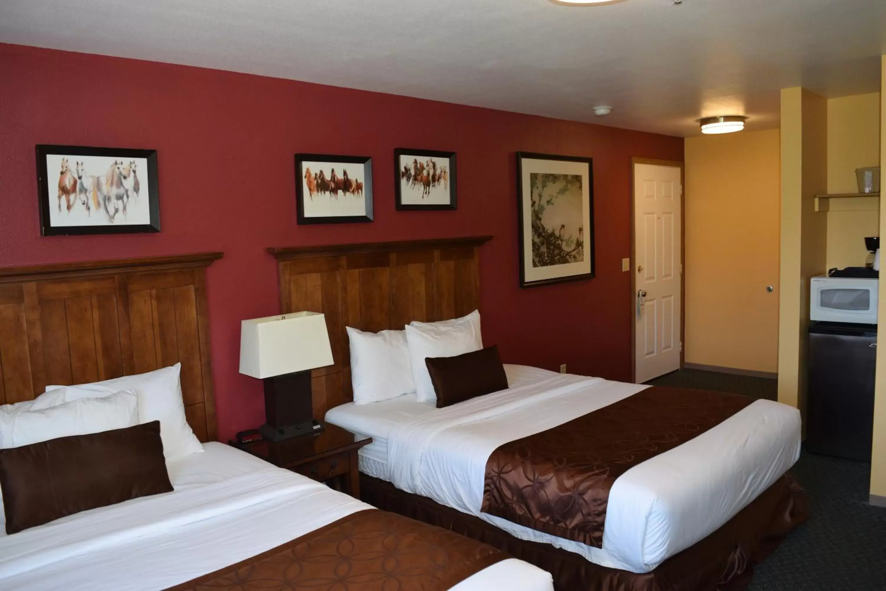 Bedroom, Bed in Royal Victorian Motel