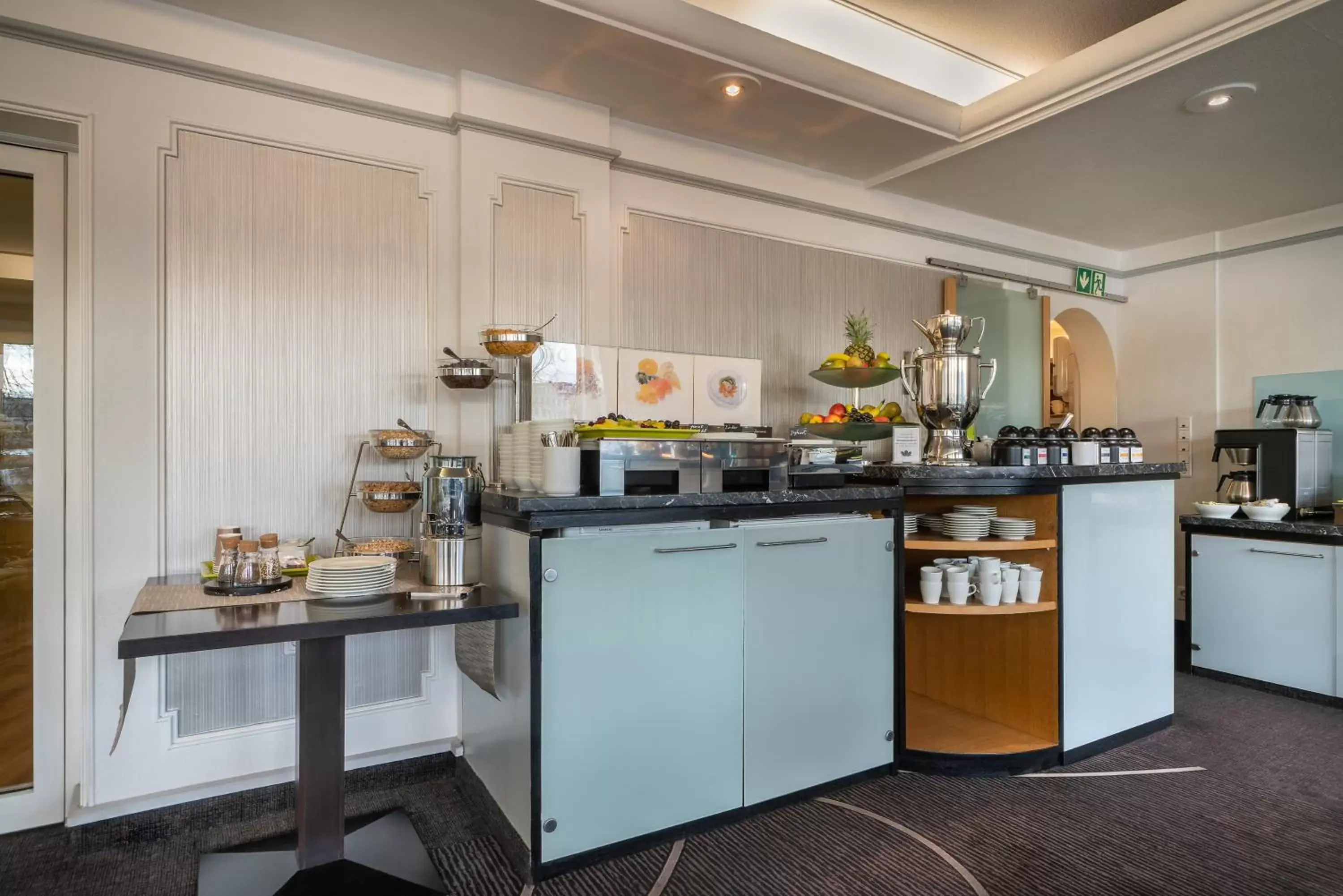 Continental breakfast, Kitchen/Kitchenette in Select Hotel Tiefenthal