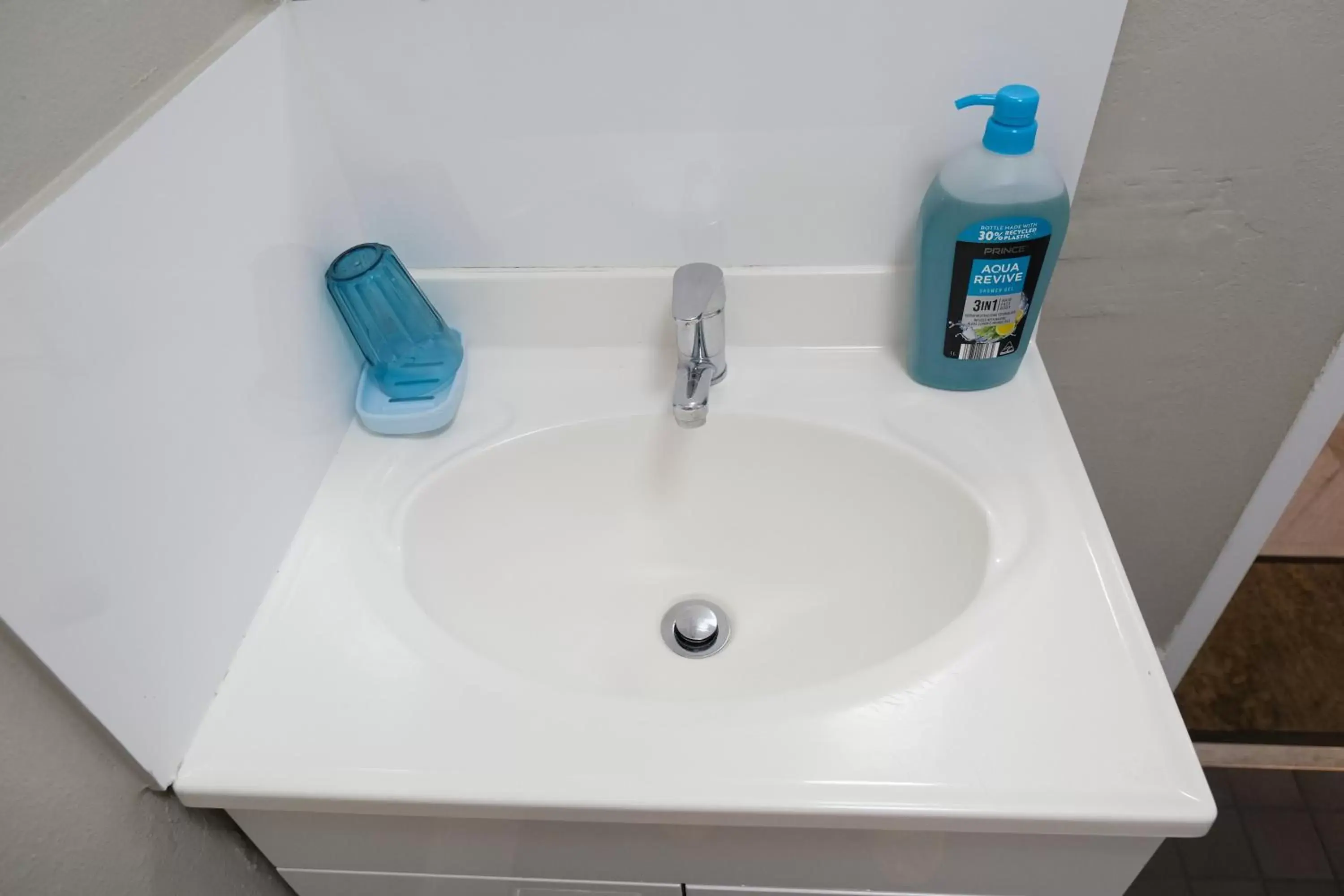 Toilet, Bathroom in Sapphire Palms Motel