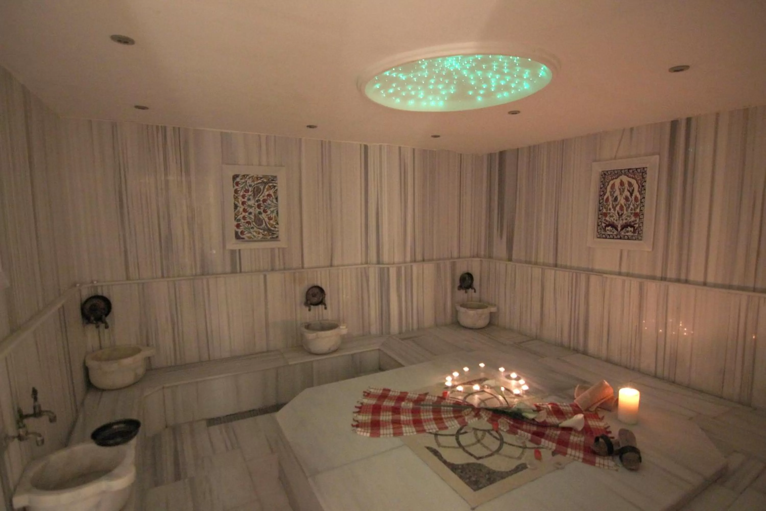 Public Bath in Diamond Royal Hotel