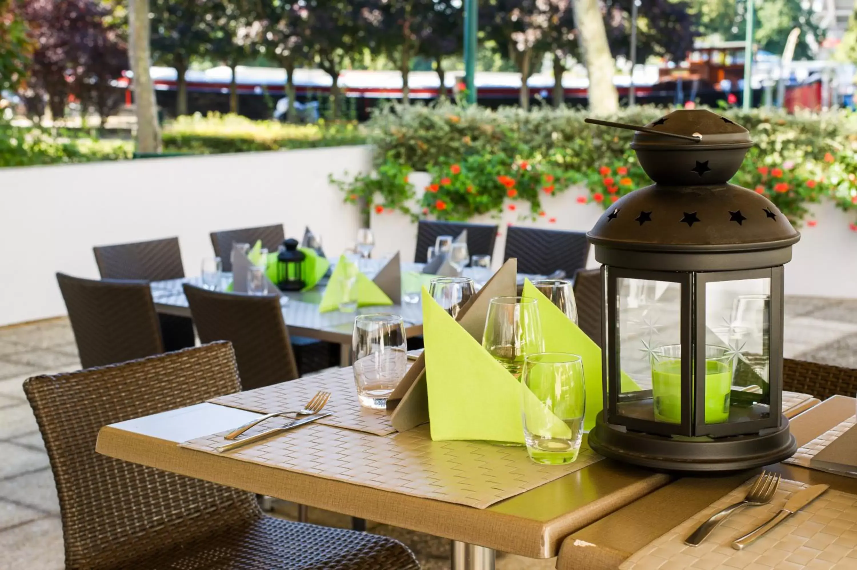 Patio, Restaurant/Places to Eat in Campanile Reims Centre - Cathedrale