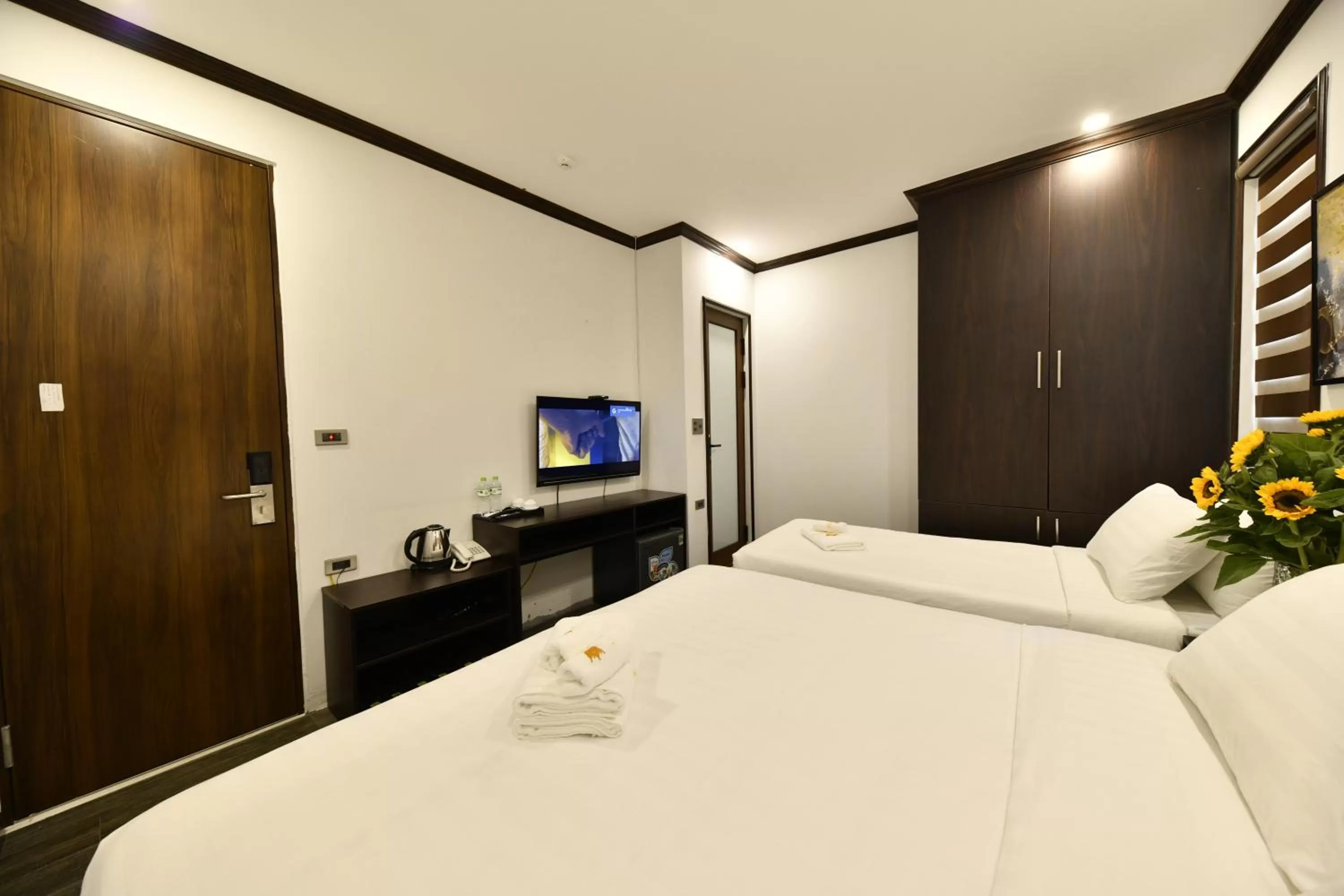 Photo of the whole room, Bed in Kingdom Hotel Hanoi