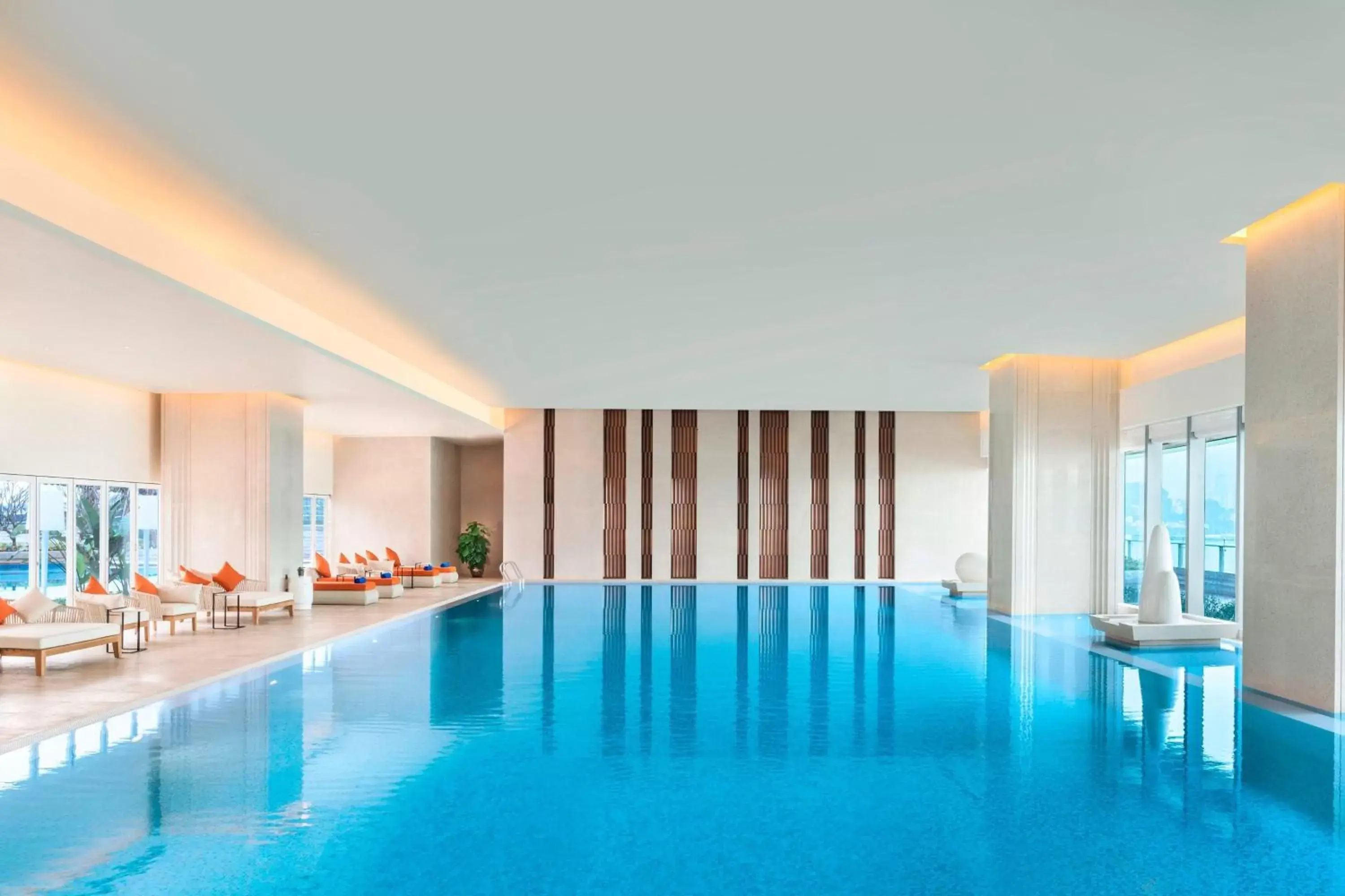 Swimming Pool in Sheraton Zhuhai Hotel