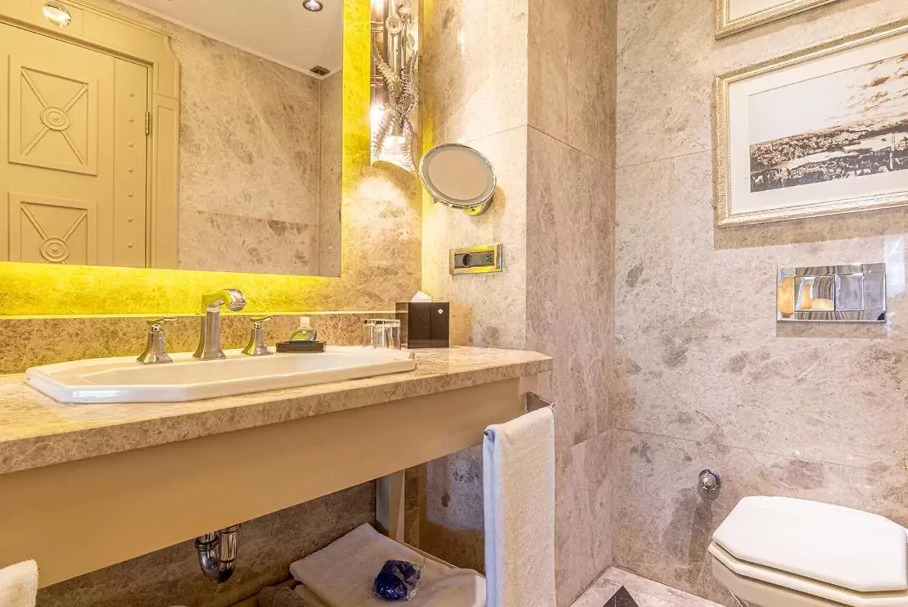 Toilet, Bathroom in Wyndham Grand Istanbul Kalamış Marina Hotel
