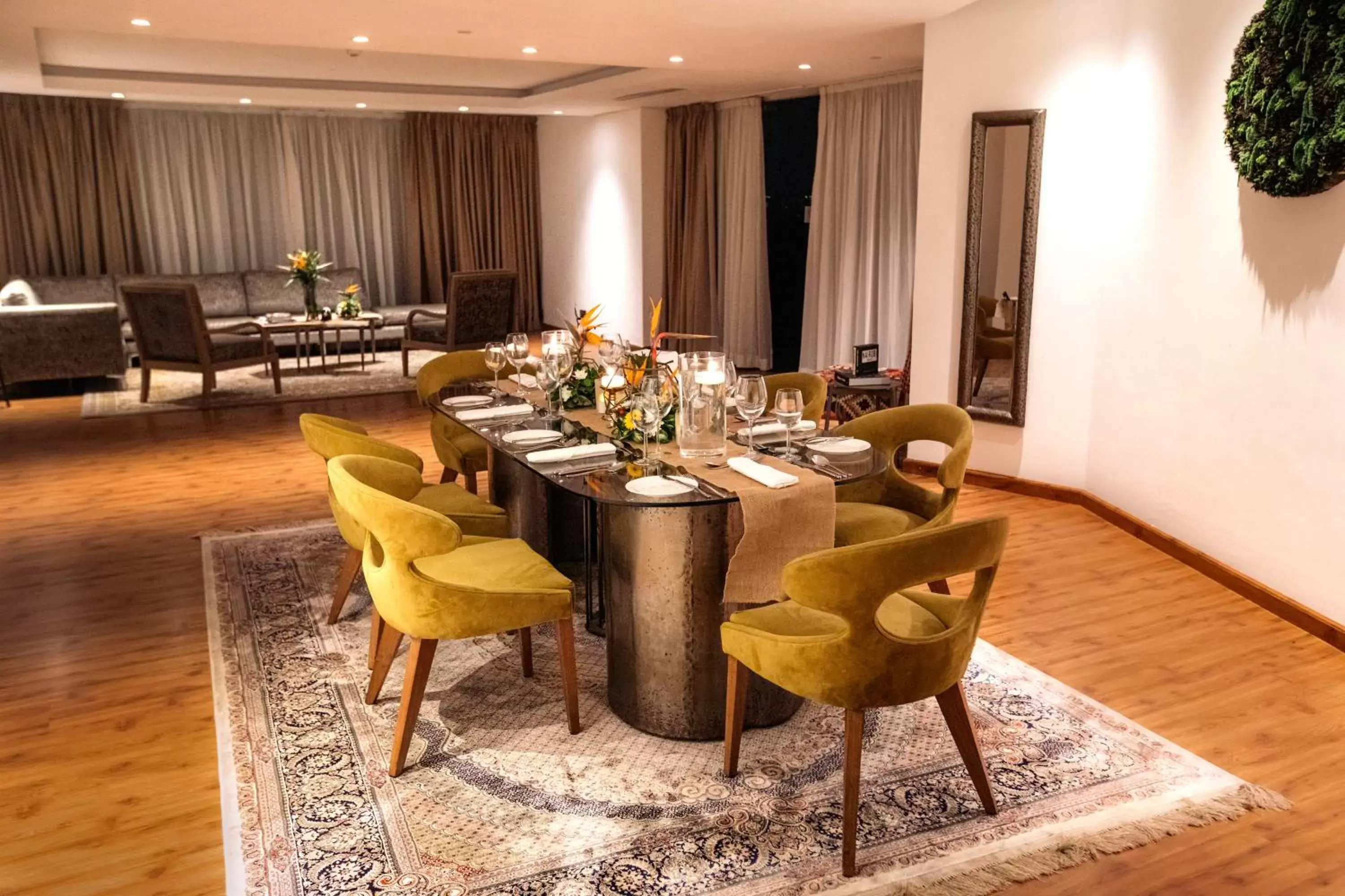 Dining area in Trademark Hotel, a Member of Design Hotels