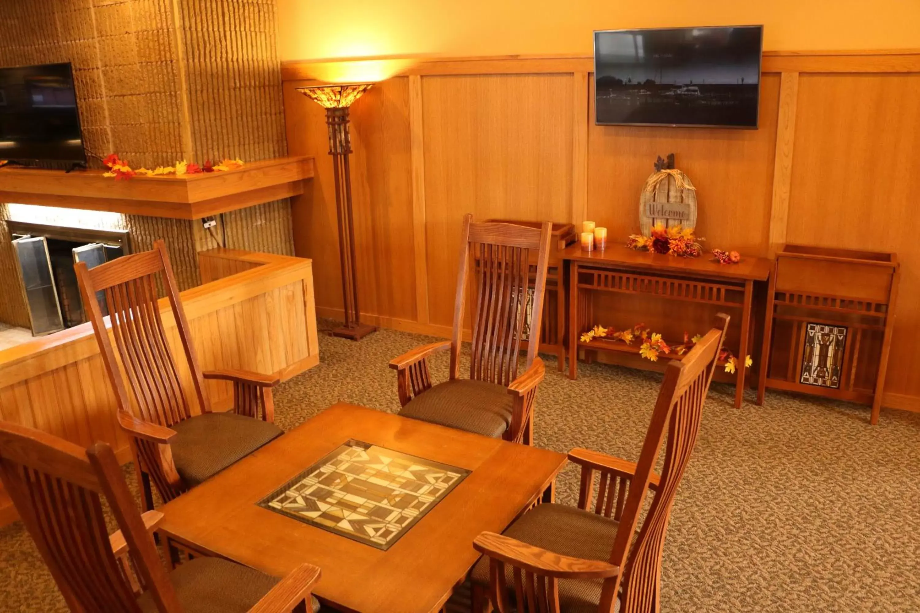 Lobby or reception in Ramada by Wyndham Alpena Lobby or reception in Ramada by Wyndham Alpena