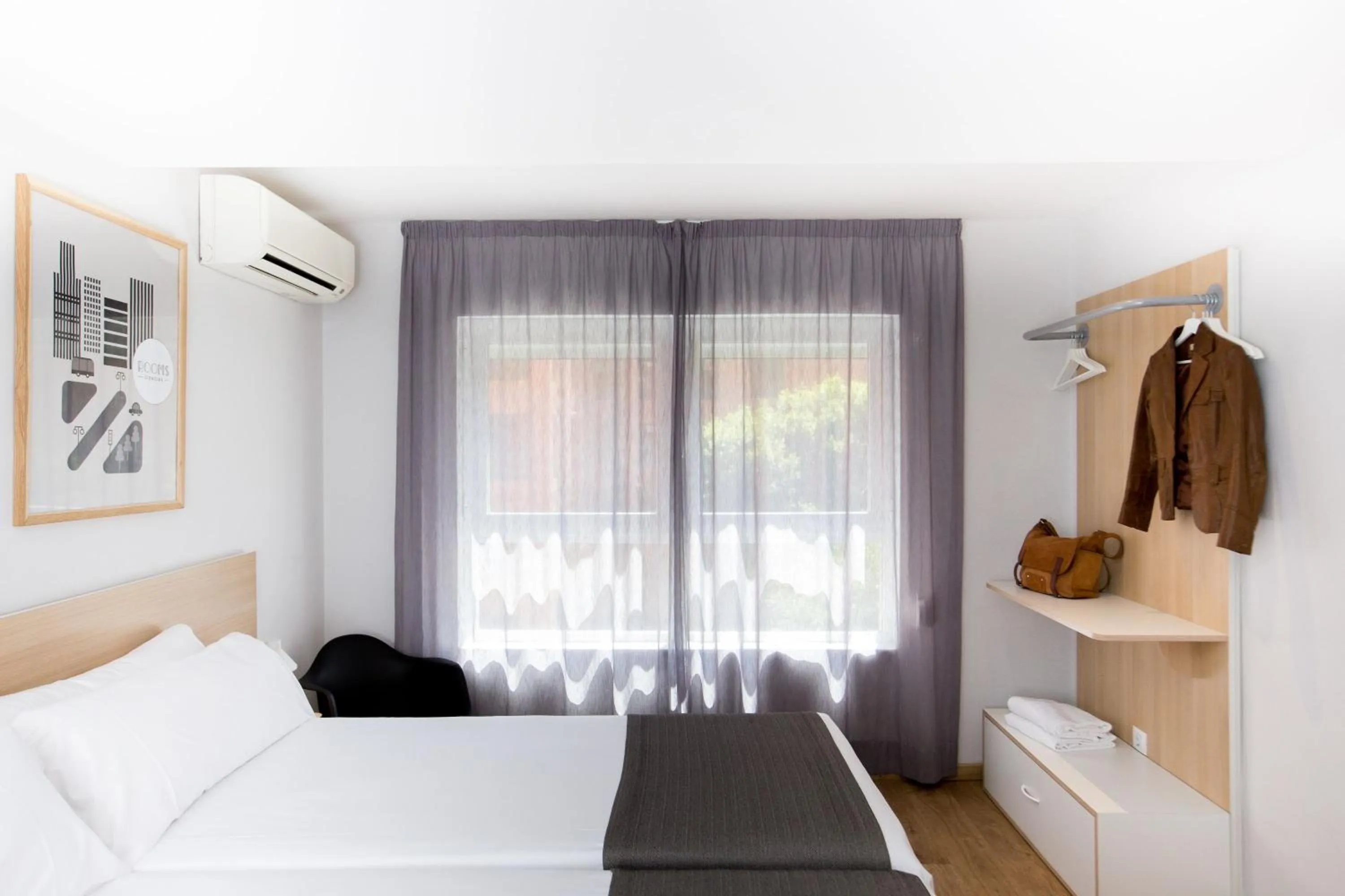 Double or Twin Room with Balcony in Rooms Ciencias