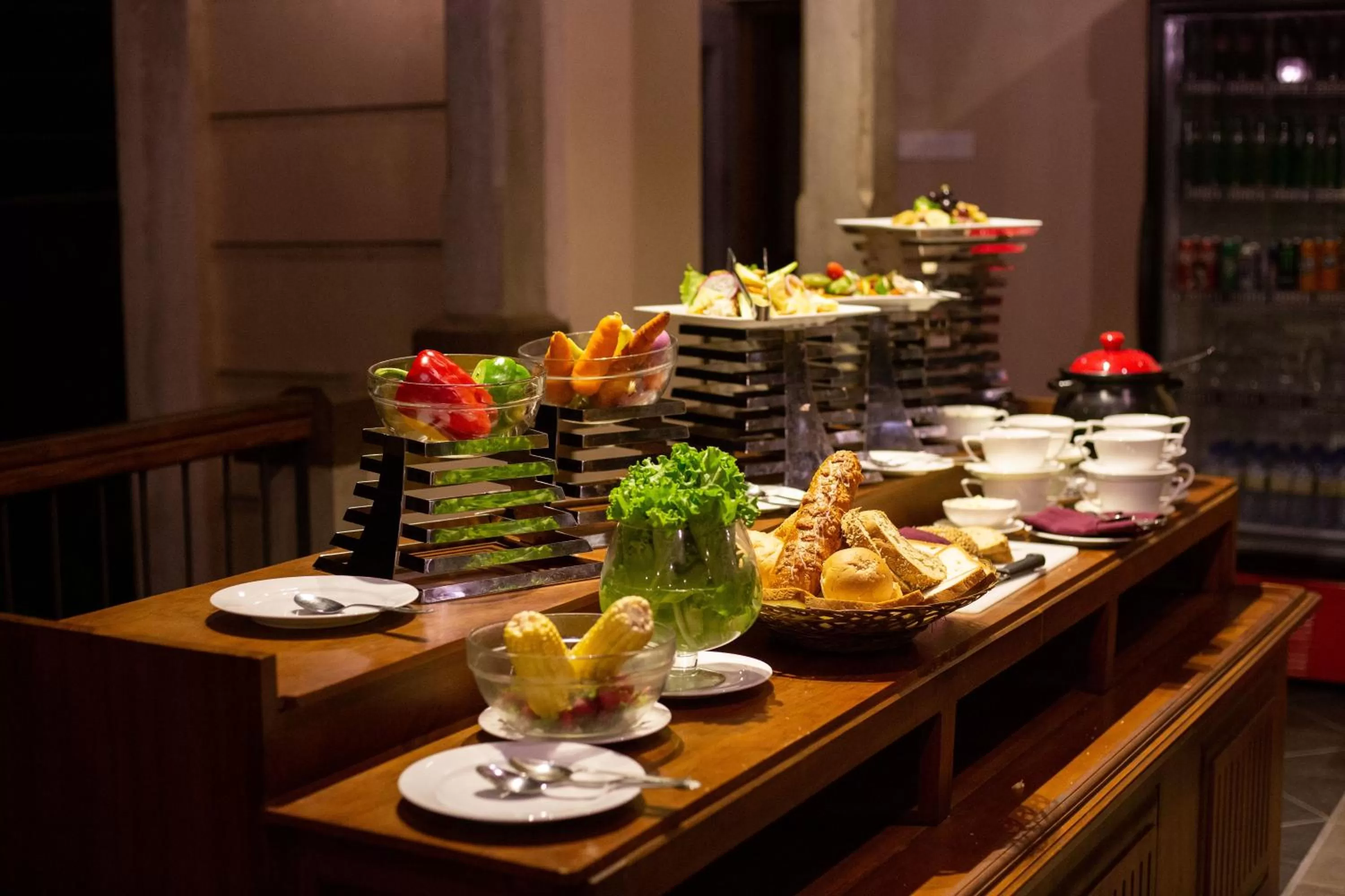 Restaurant/places to eat in Piumara Residence