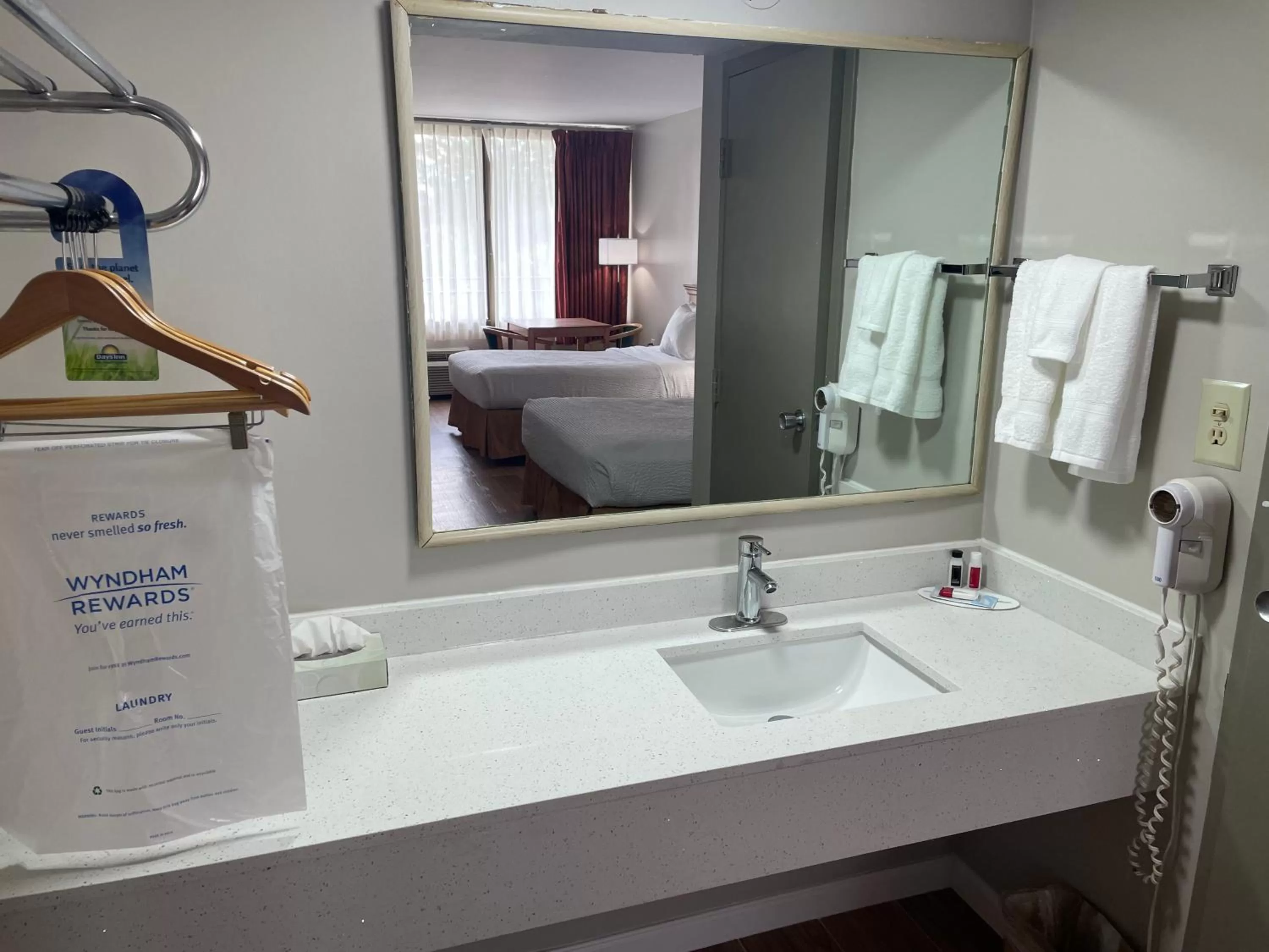 Bathroom, Bed in Days Inn by Wyndham Valdosta/Near Valdosta Mall