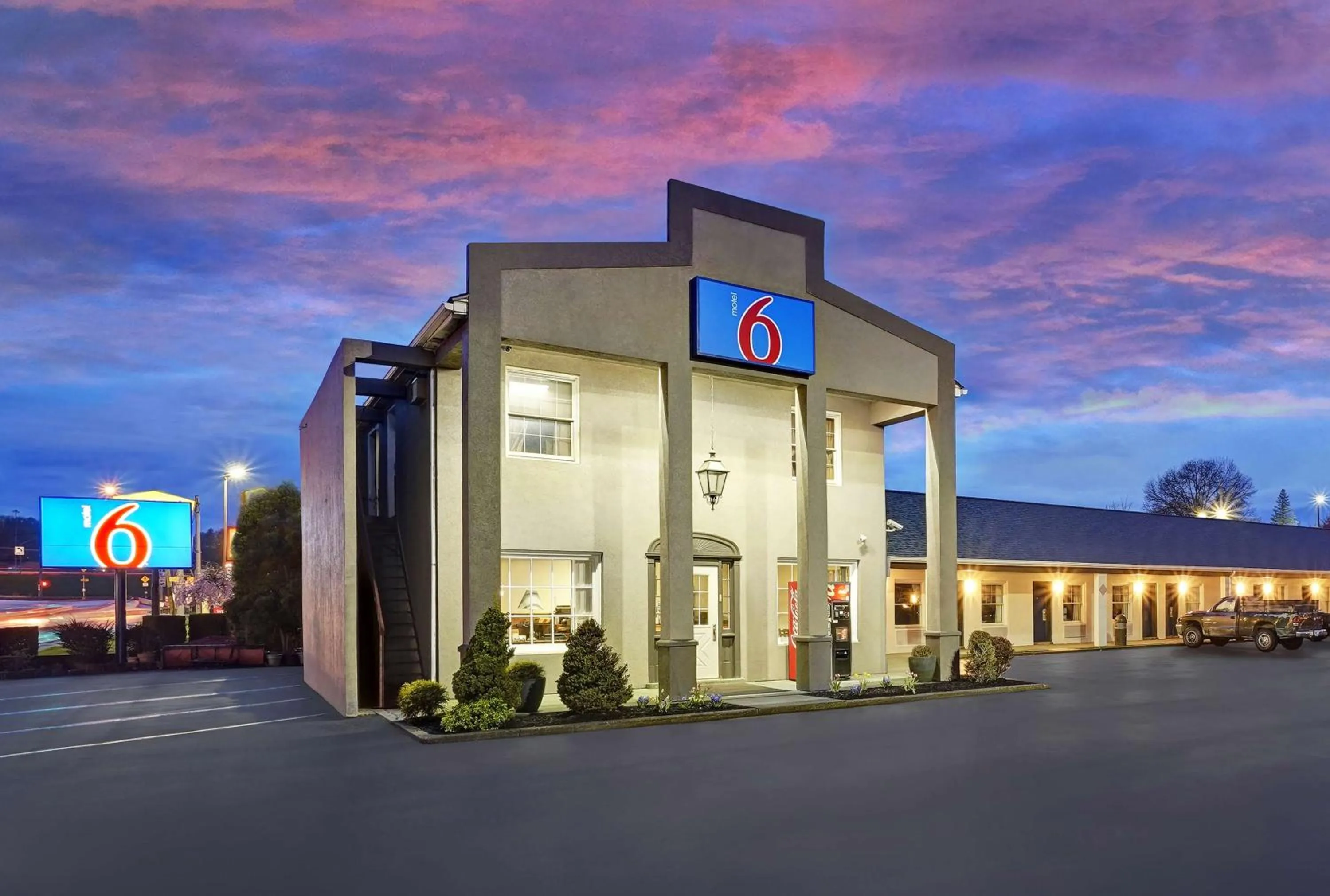 Property building in Motel 6 Washington, PA