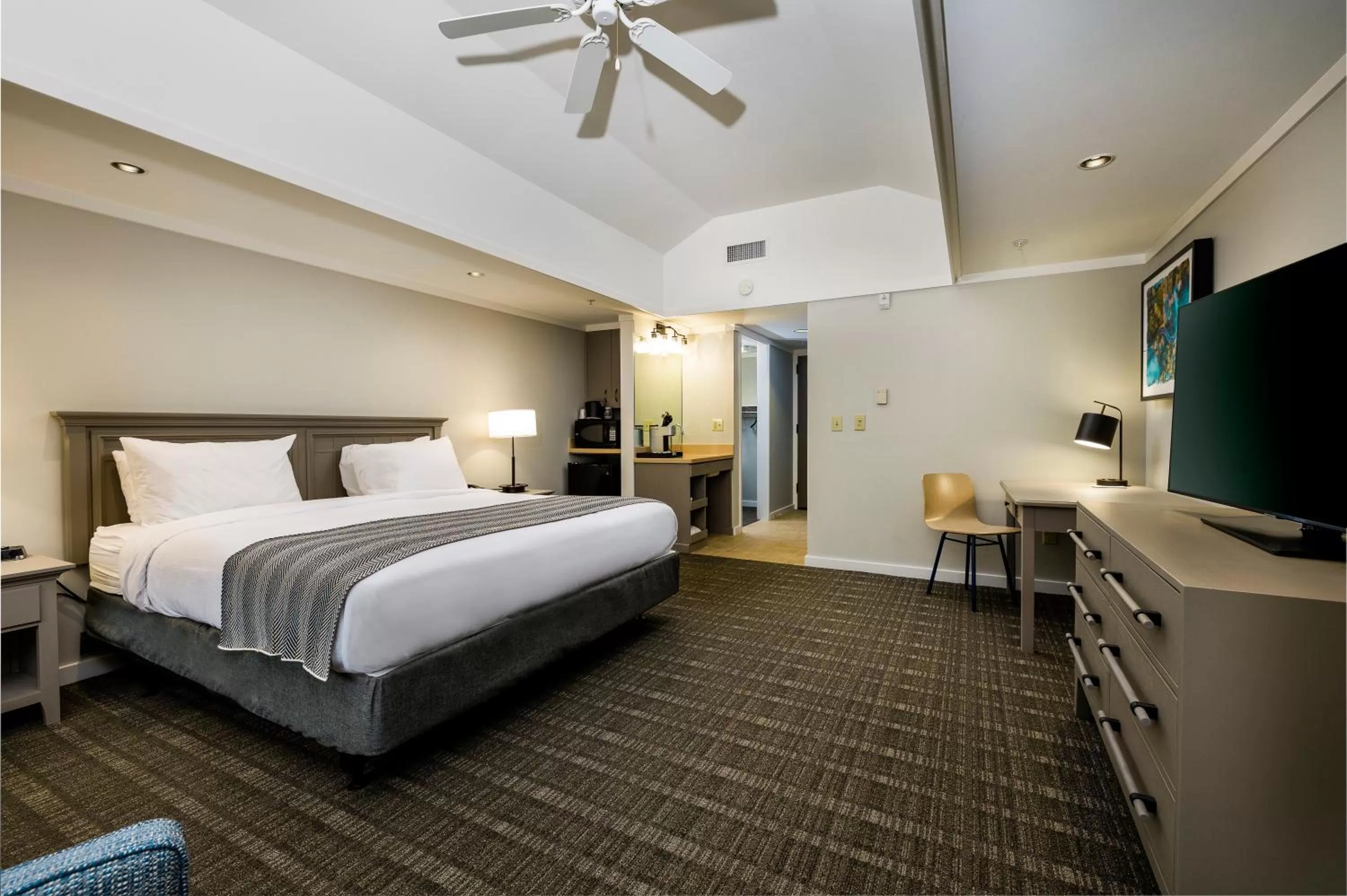 Photo of the whole room, Bed in Waynesville Inn & Golf Club, Trademark Collection by Wyndham