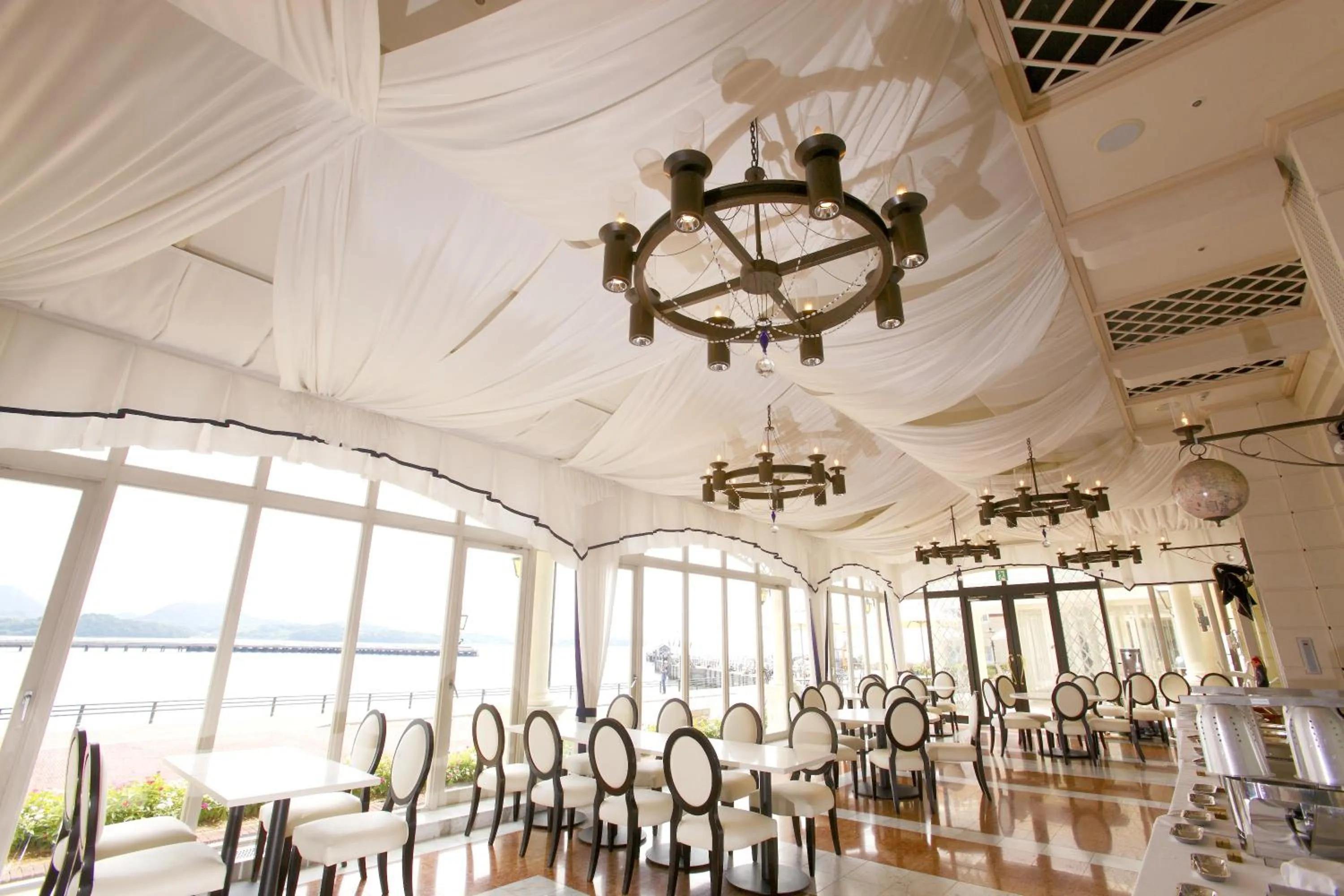 Restaurant/places to eat in Hotel Den Haag Huis Ten Bosch