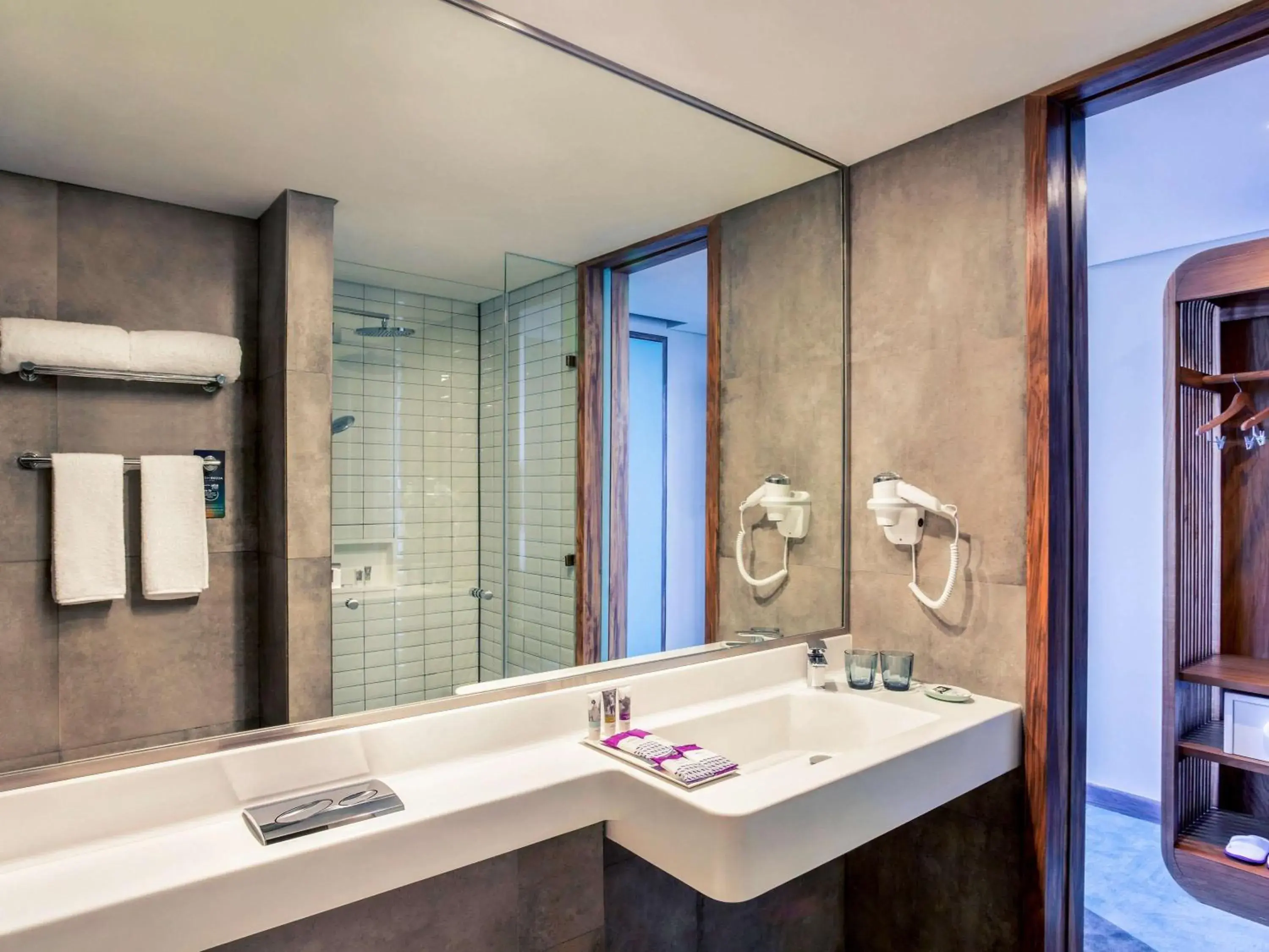 Photo of the whole room, Bathroom in Mercure Jakarta Pantai Indah Kapuk