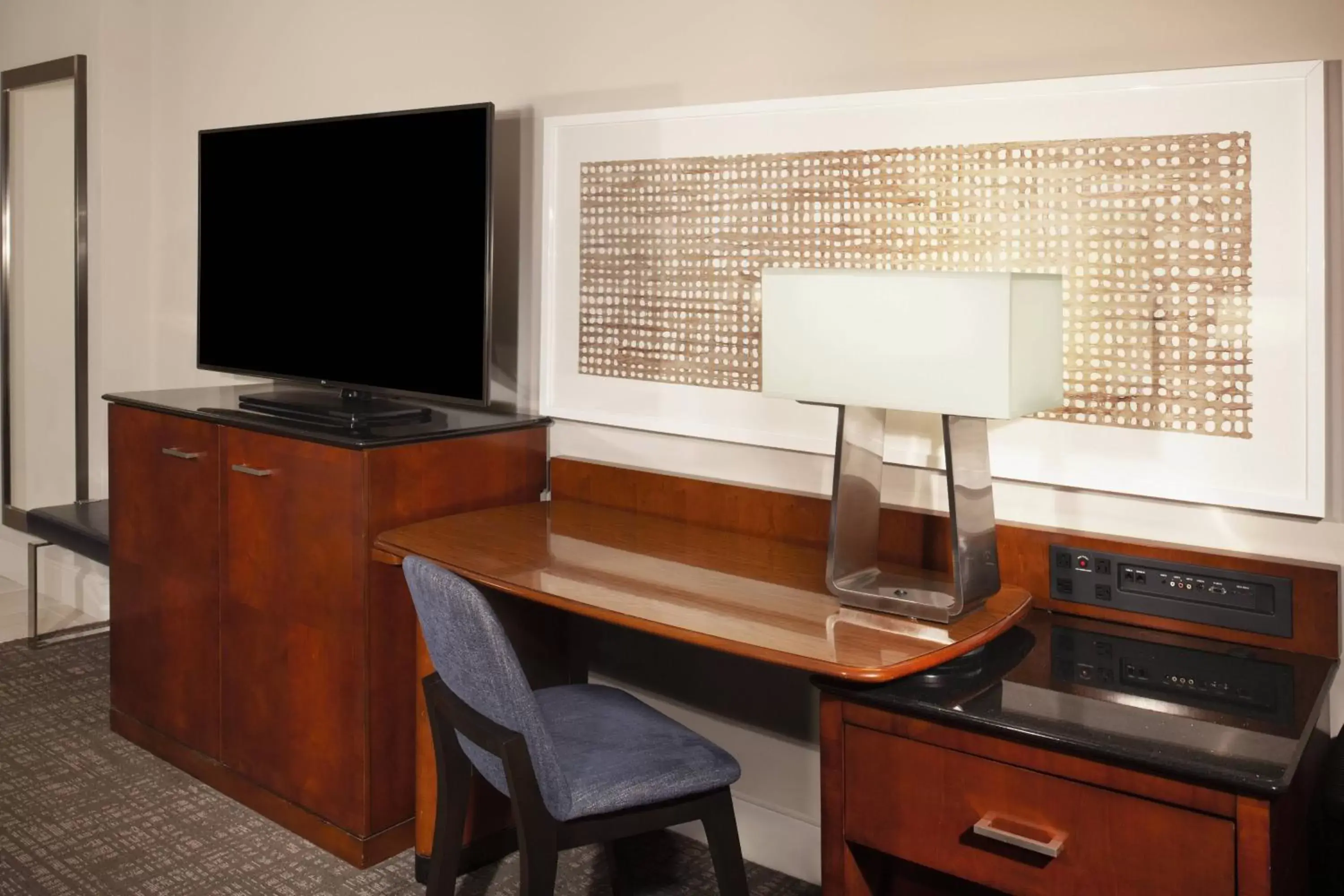 Photo of the whole room, TV/Entertainment Center in Marriott Raleigh Durham Research Triangle Park