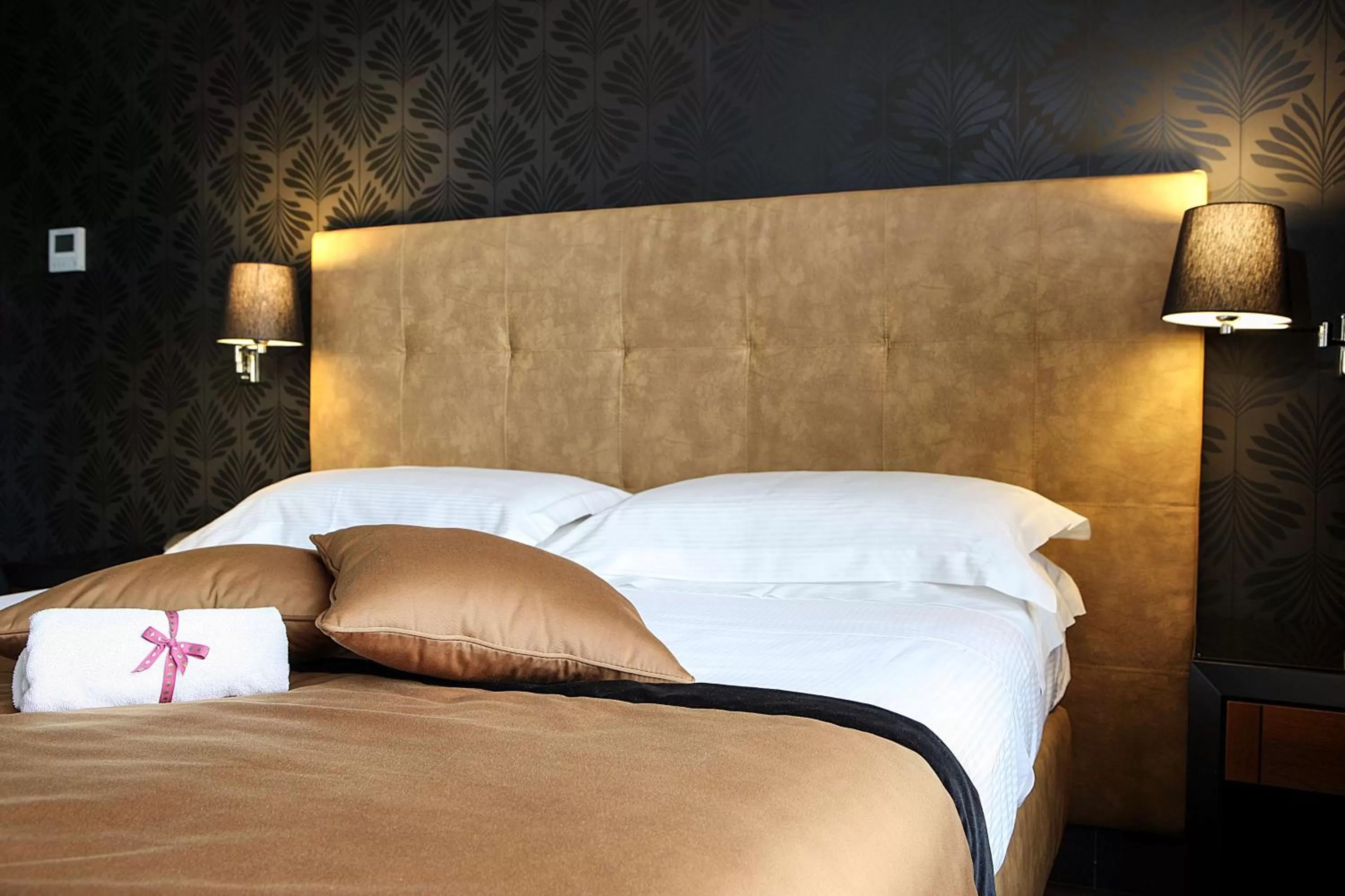 Photo of the whole room, Bed in Best Western JFK Hotel